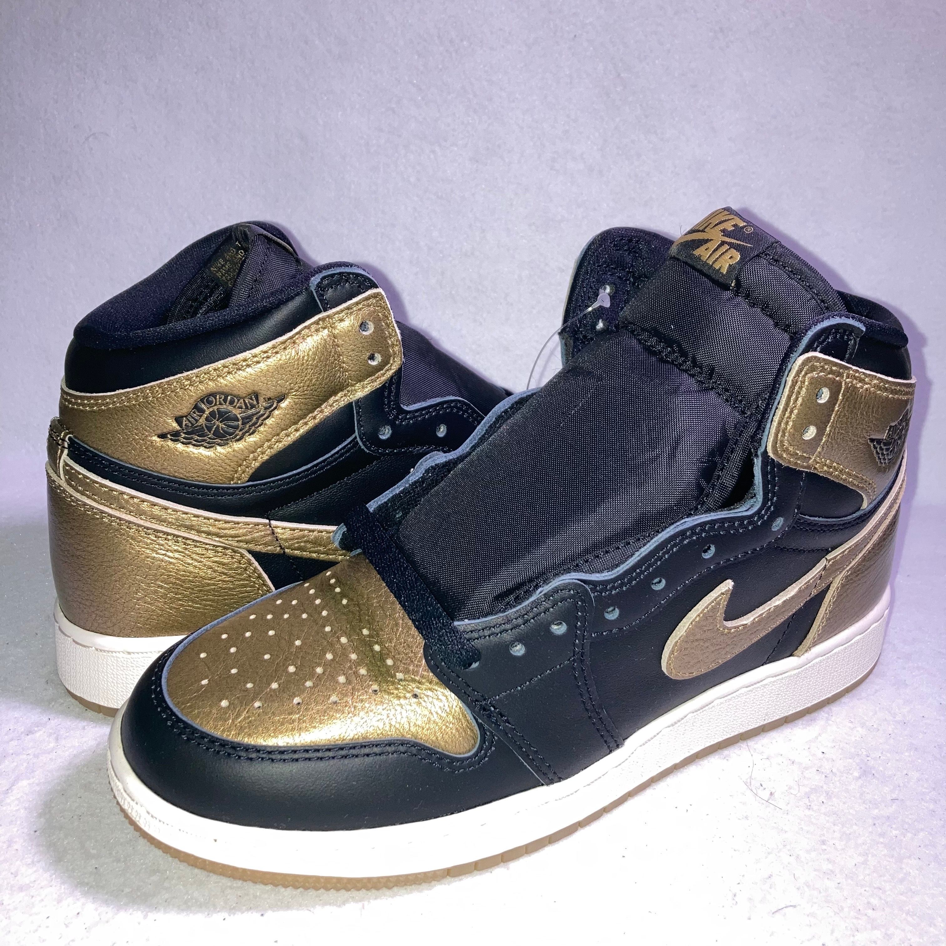 Nike GS Air Jordan 1 Retro High OG "Black and Gold"