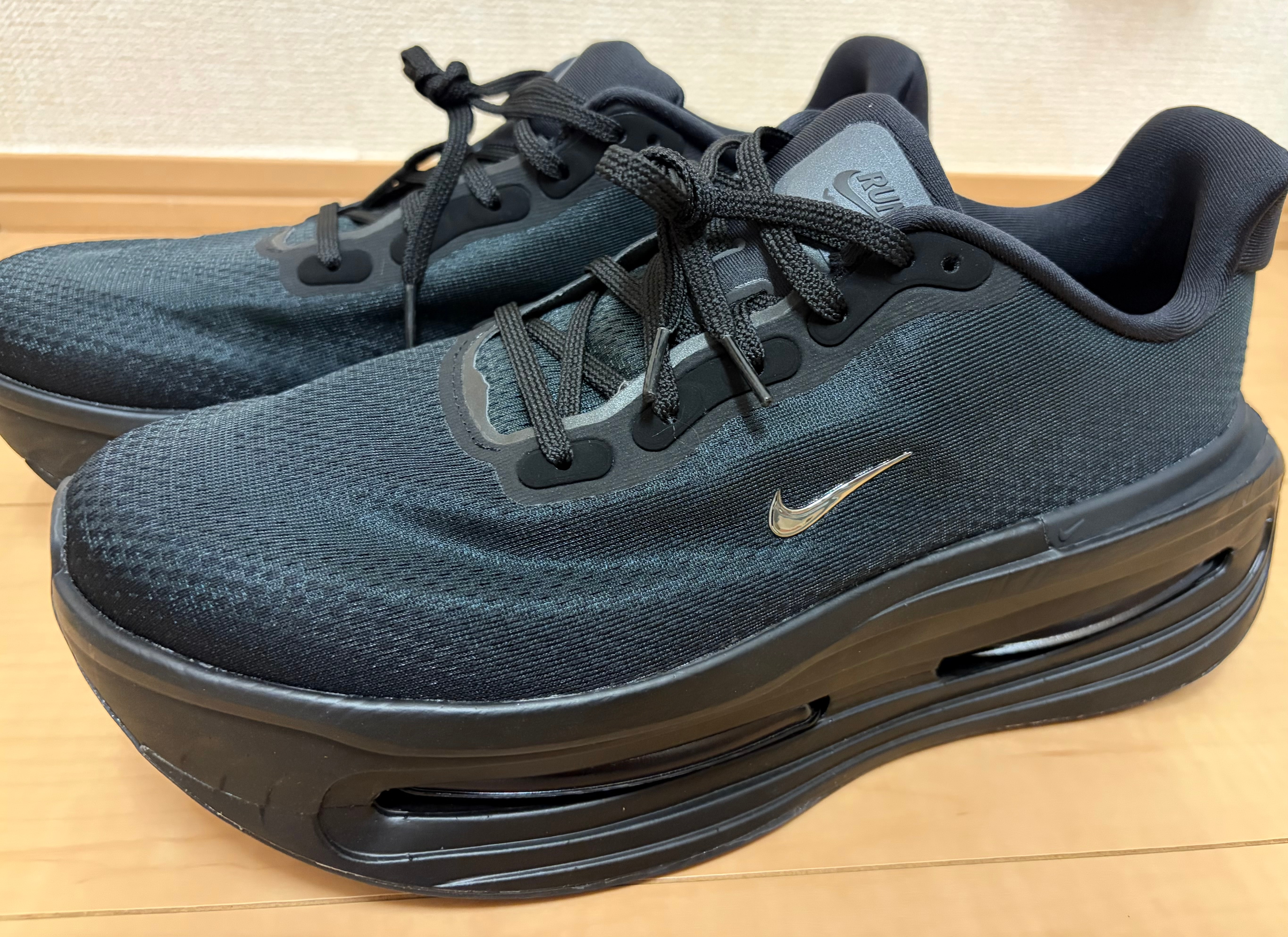 Nike Vomero Premium "Chrome Mini Swoosh/Black"