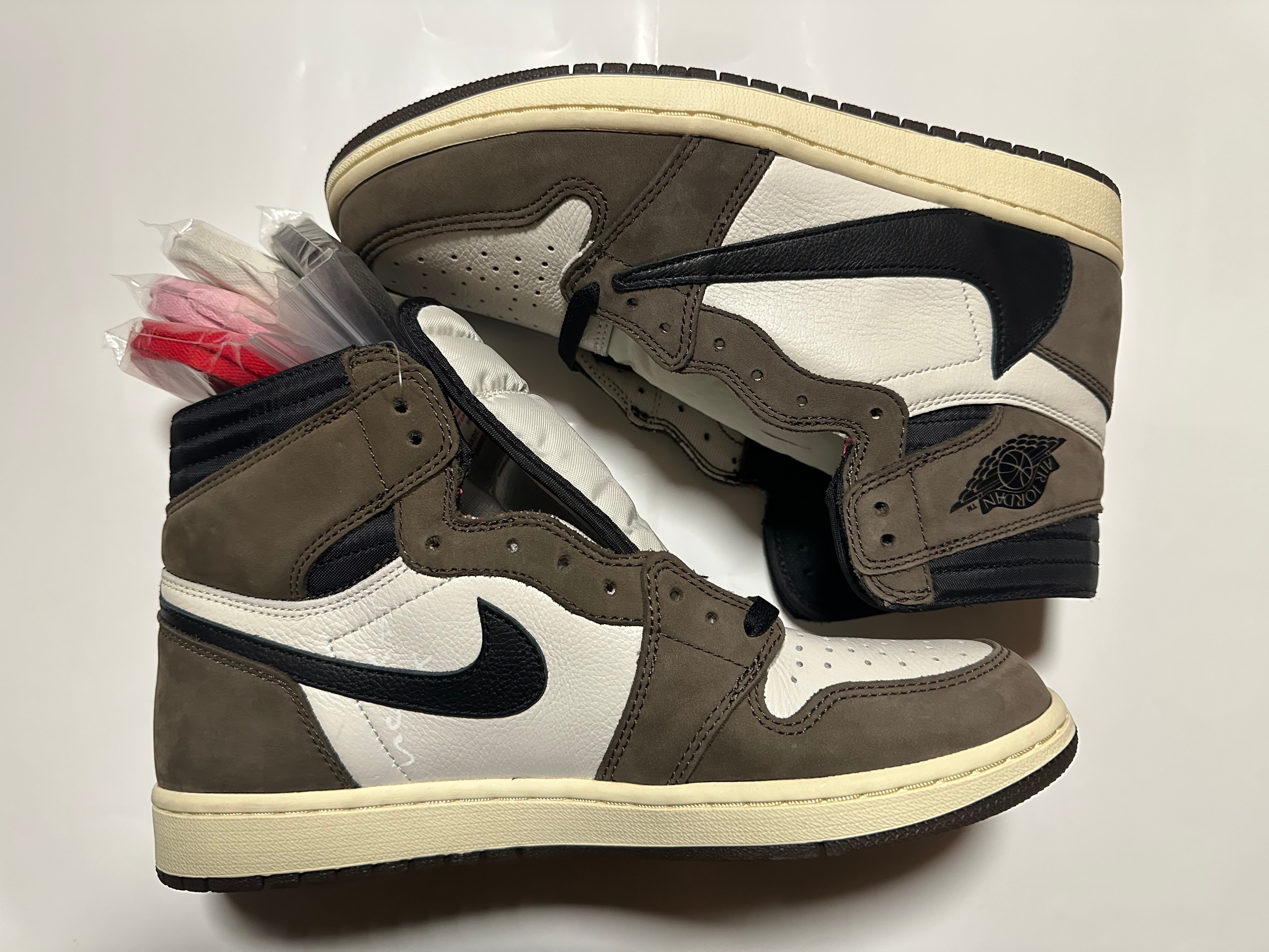 Travis Scott × Nike Air Jordan 1 Retro High OG TS SP "Sail/Dark Mocha"