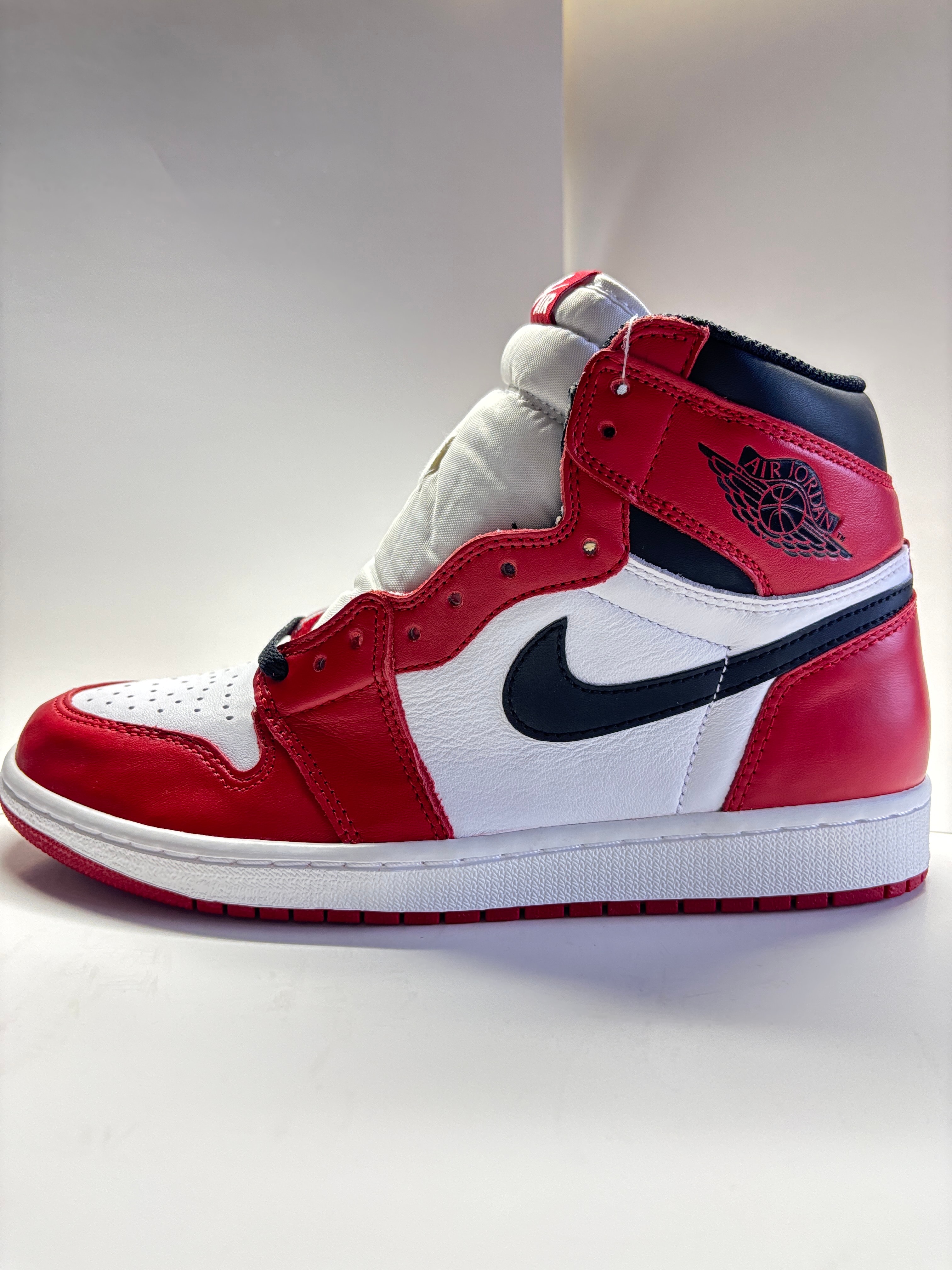 Nike Air Jordan 1 Retro High "Chicago" (2015)