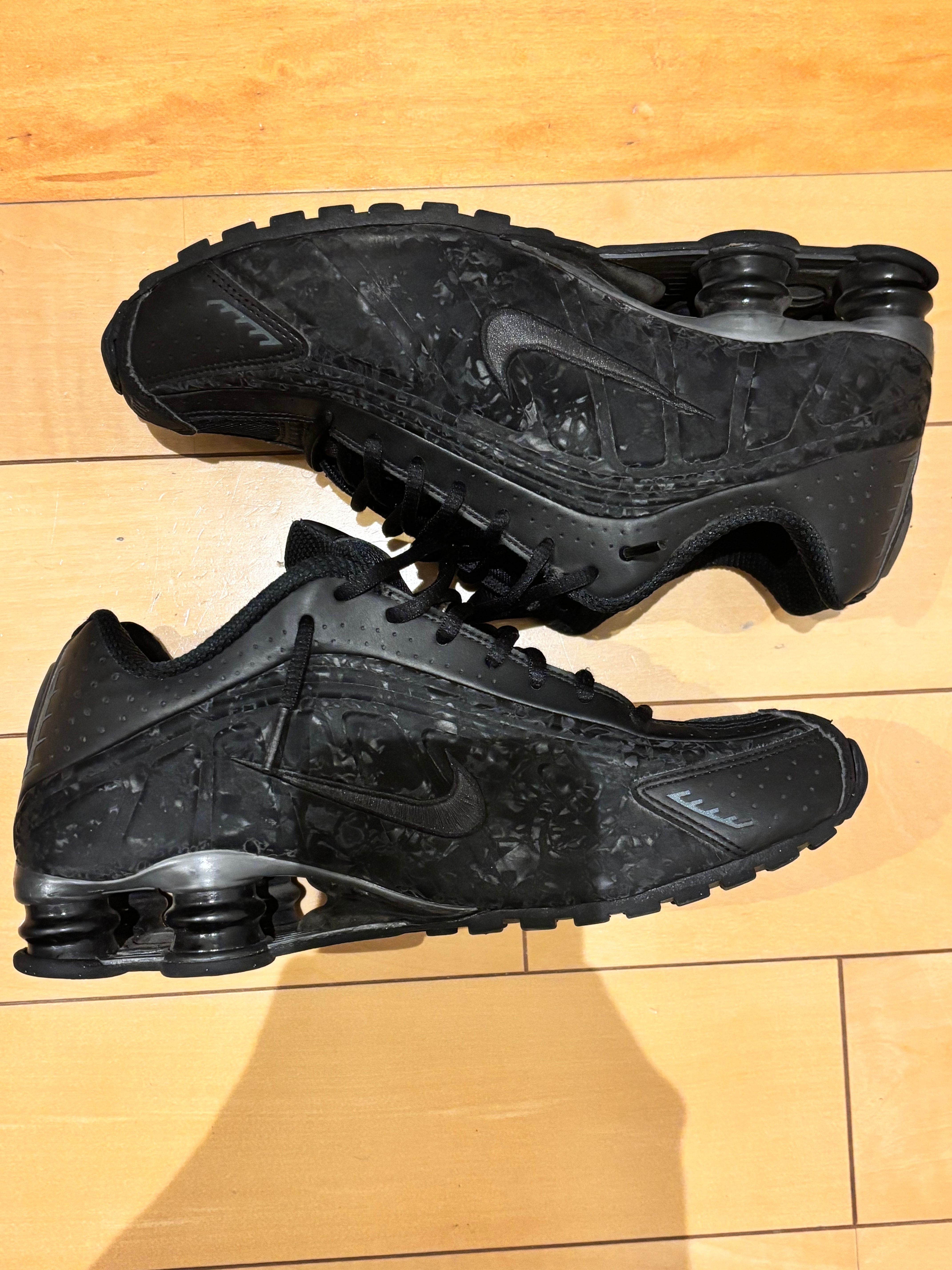 Nike Women's Shox R4 "Black Floral/Dark Smoke Grey"