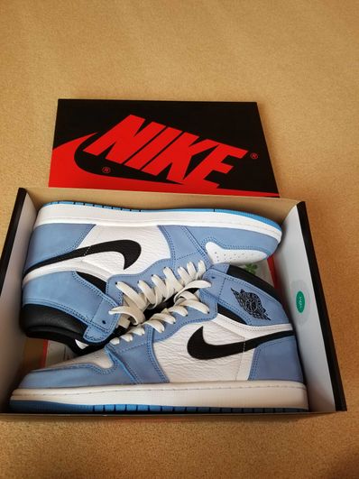 Nike Air Jordan 1 High OG "University Blue"