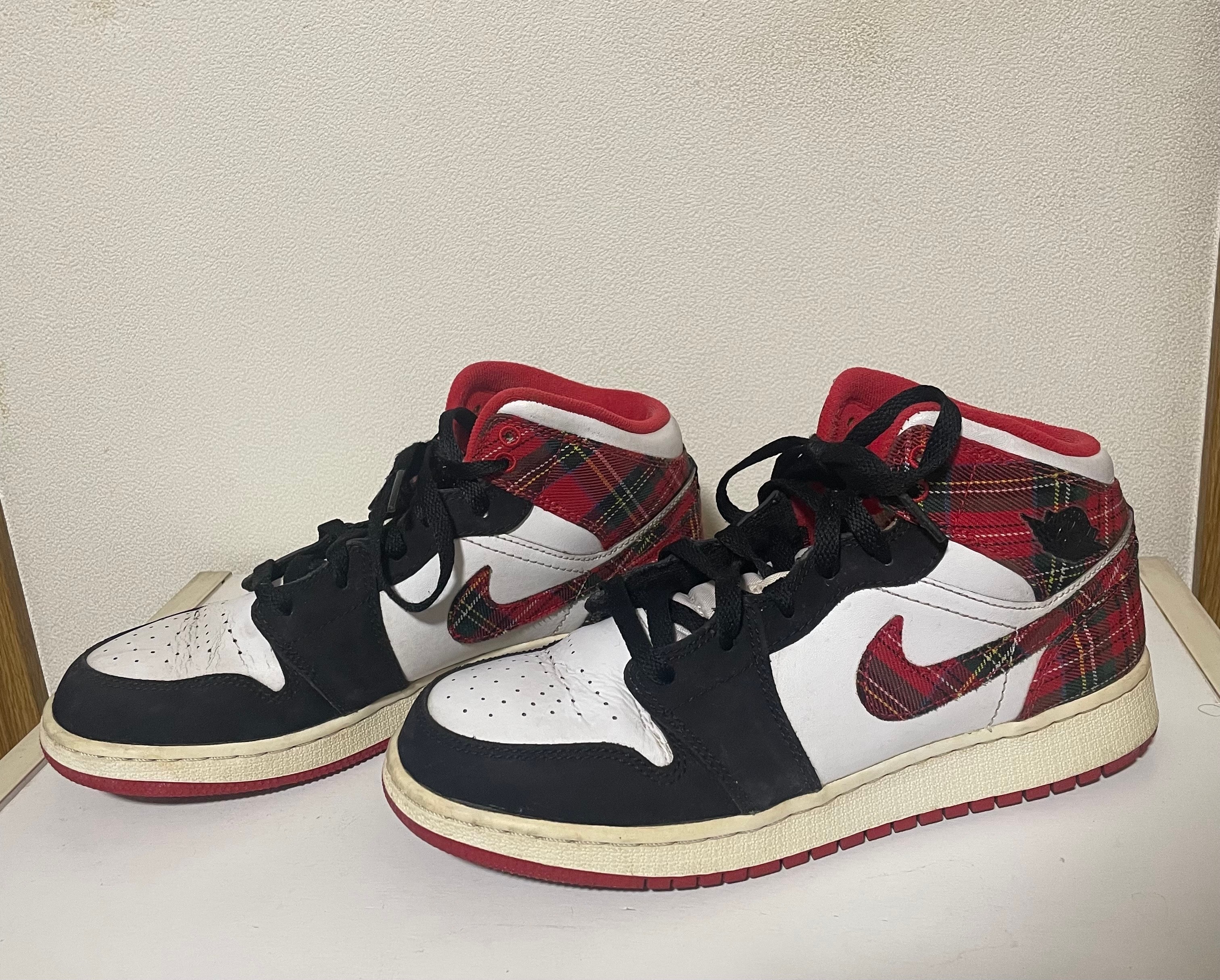 ナイキ エアジョーダン1 ミッド "ホワイト プレイド (GS)"