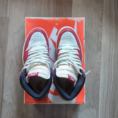 Nike Air Jordan 1 High OG "Lost & Found/Chicago"