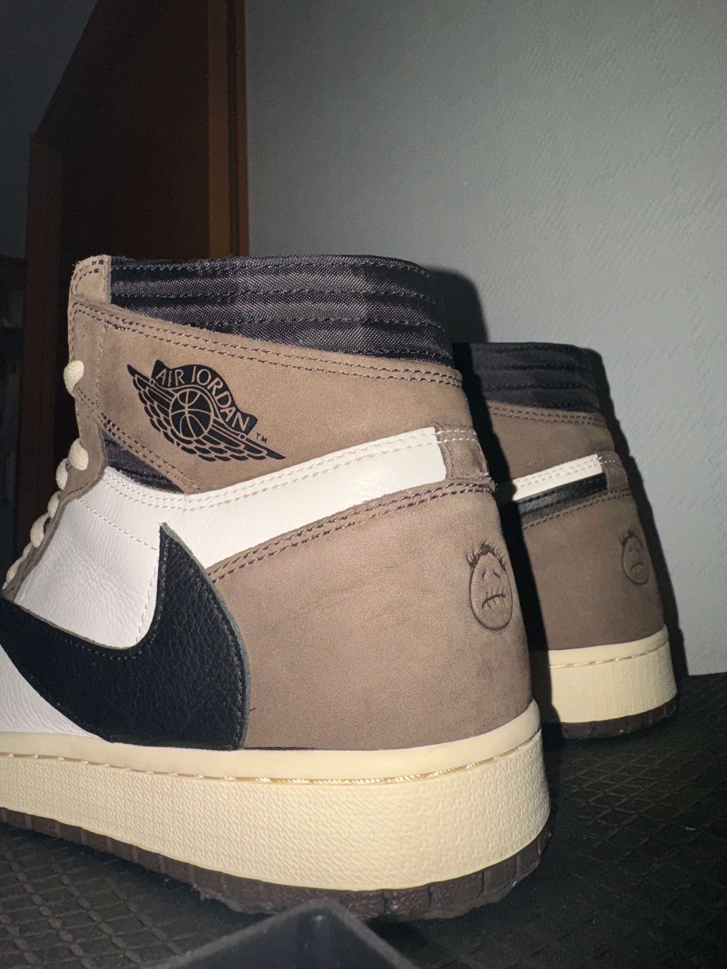 Travis Scott × Nike Air Jordan 1 Retro High OG TS SP "Sail/Dark Mocha"