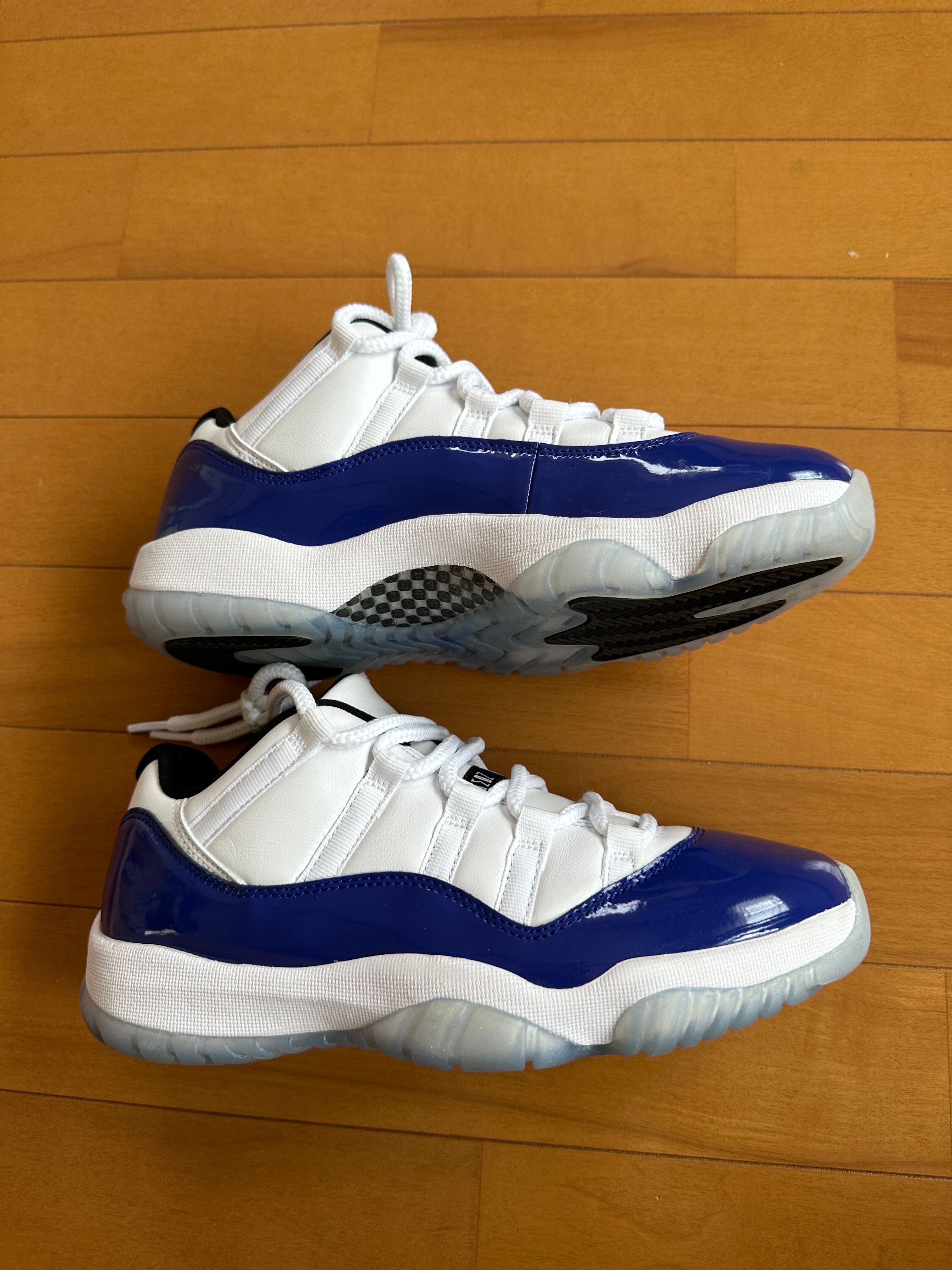  NIKE Women's AIR JORDAN 11 LOW "CONCORD SKETCH"