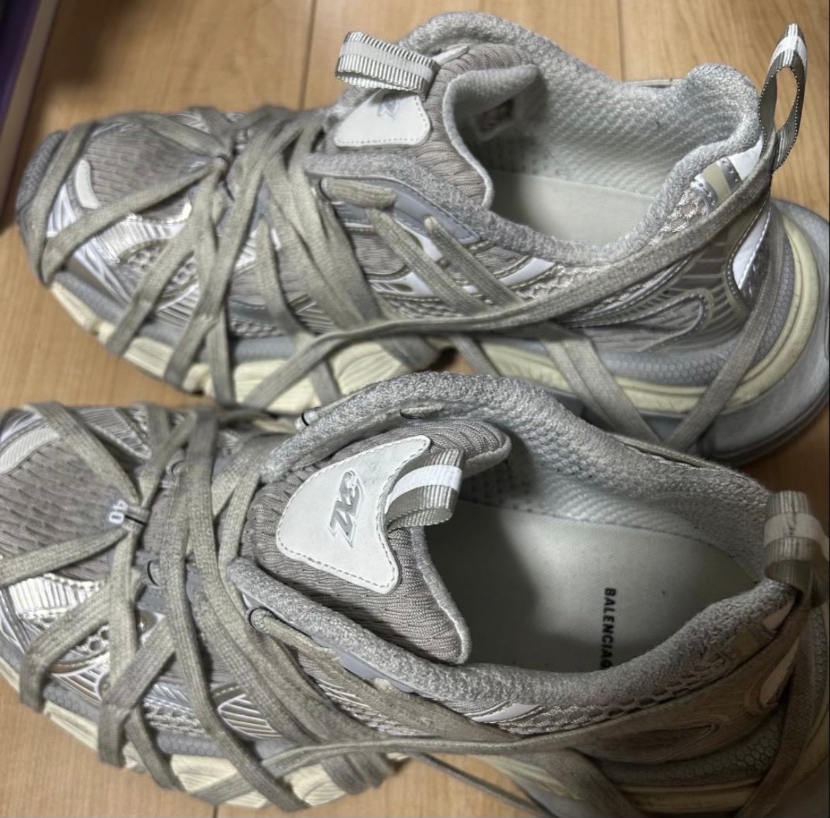 バレンシアガ ウィメンズ 3XL エクストリーム レース スニーカー "ライトベージュ"