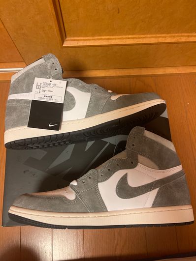 Nike Air Jordan 1 Retro High OG "Black and Smoke Grey"