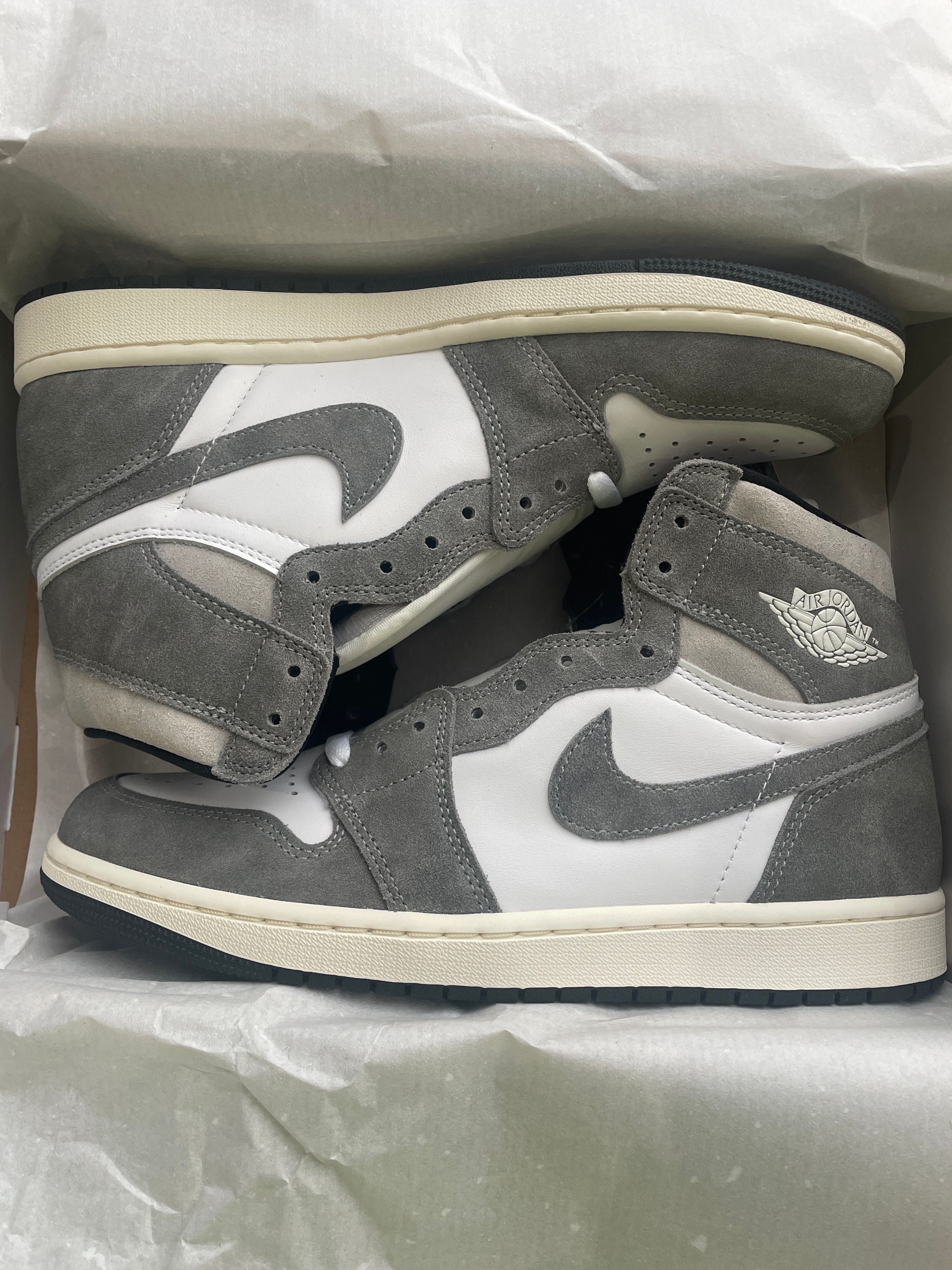 Nike Air Jordan 1 Retro High OG "Black and Smoke Grey"