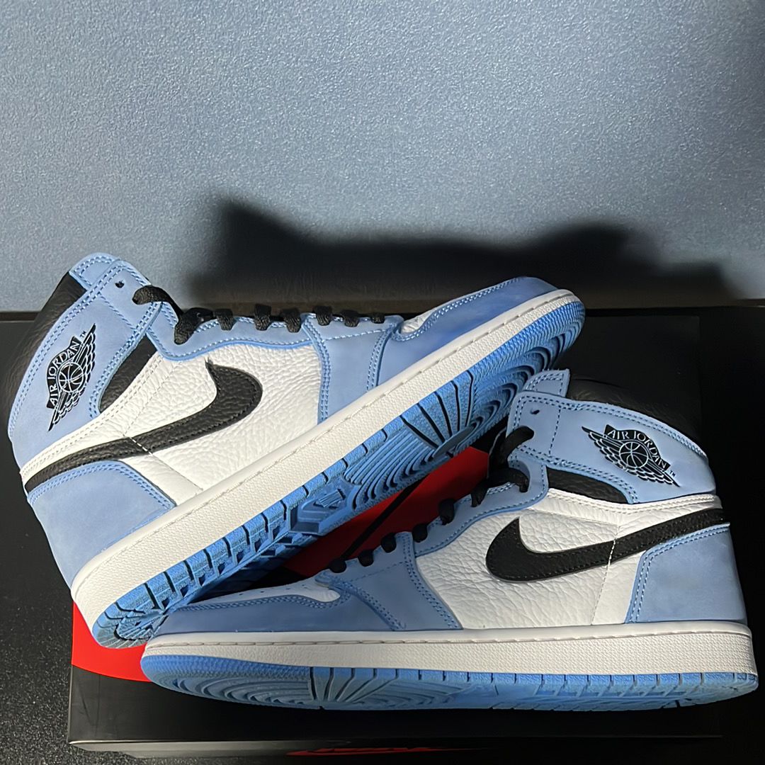 Nike Air Jordan 1 High OG "University Blue"