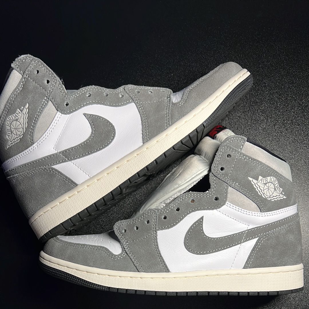 Nike Air Jordan 1 Retro High OG "Black and Smoke Grey"