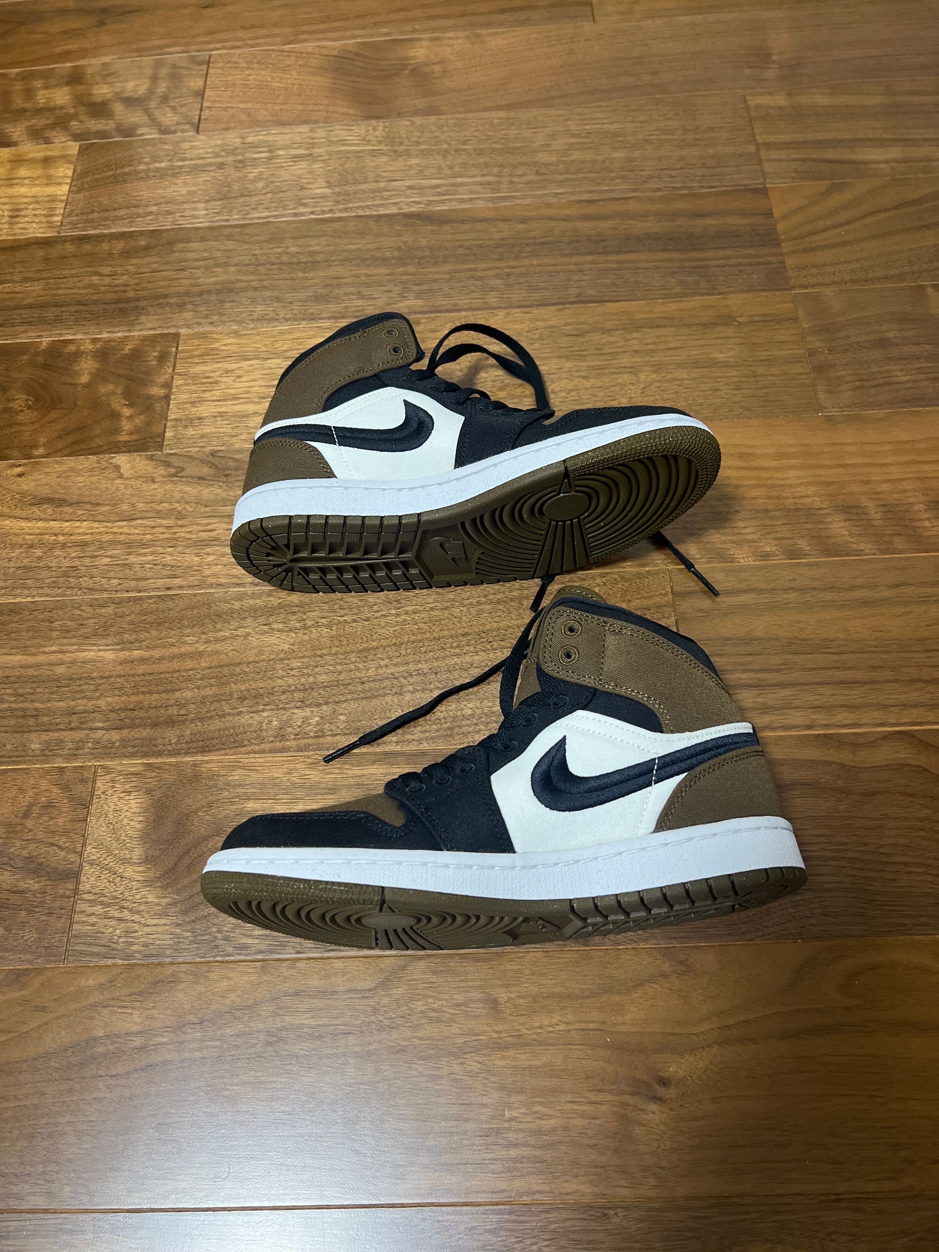 Nike Women's Air Jordan 1 Mid SE "Olive Toe"