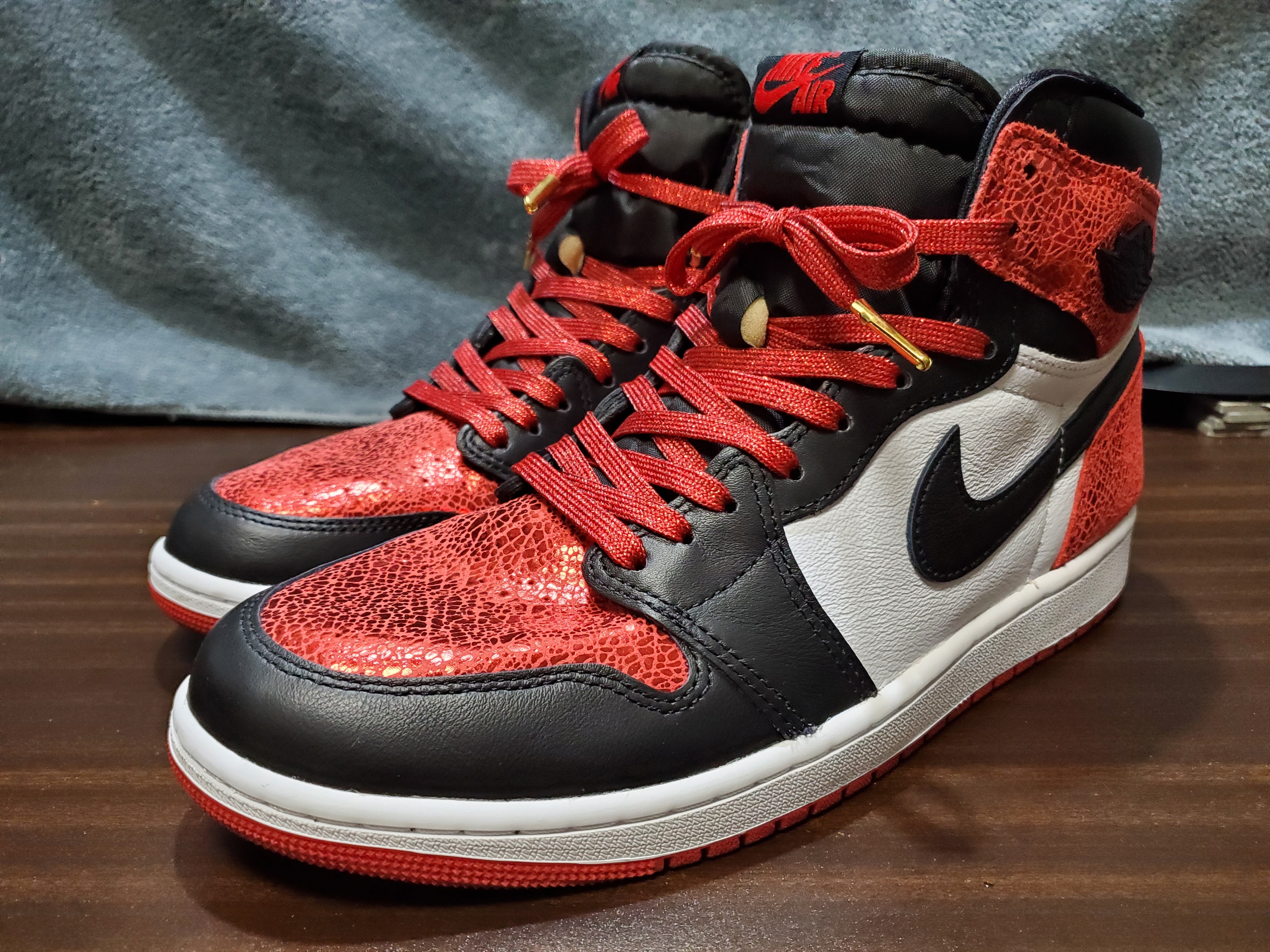 ナイキ ウィメンズ エアジョーダン1 ハイ OG "ルビー"