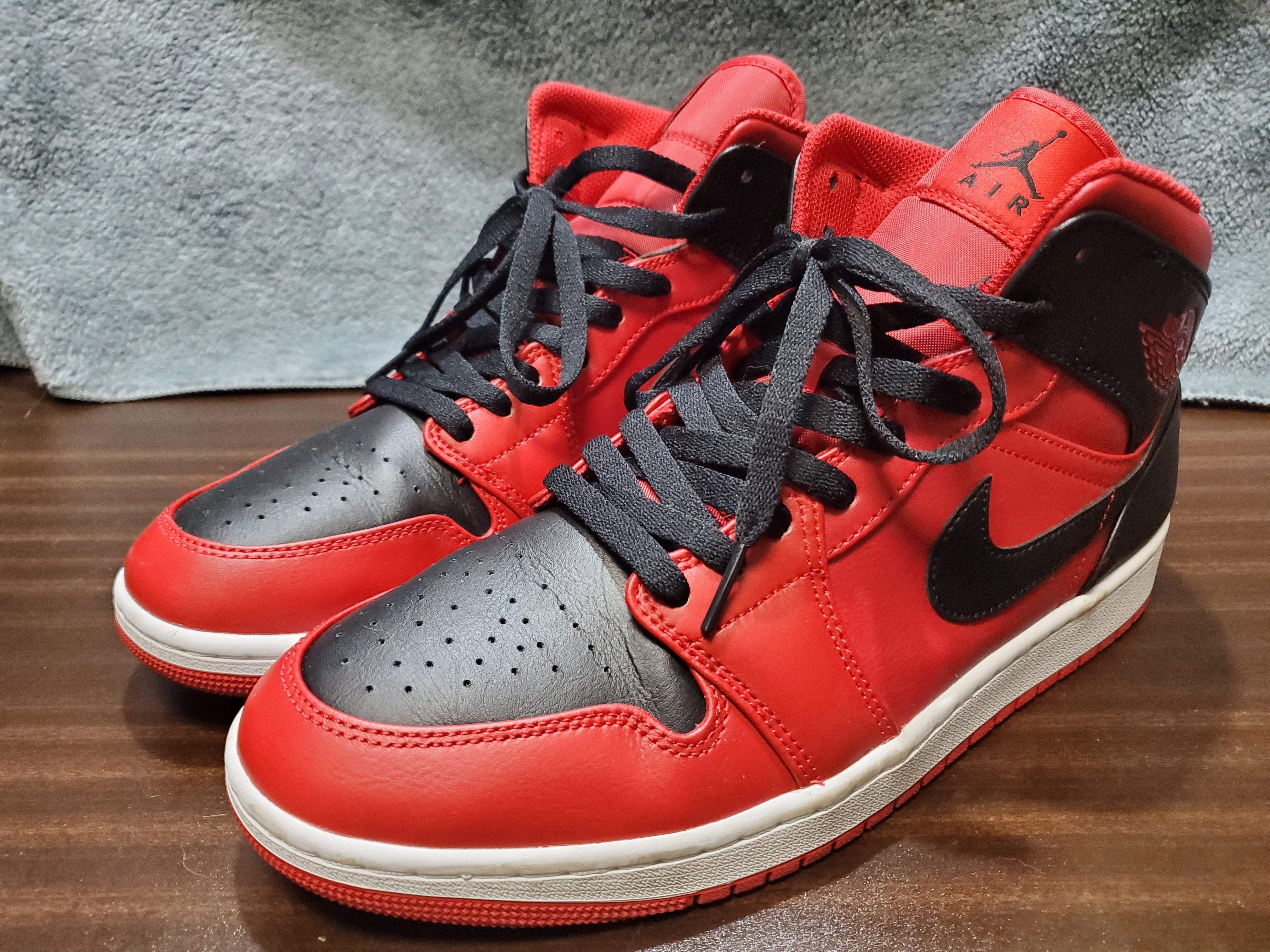 Nike Air Jordan 1 Mid "Reverse Bred"