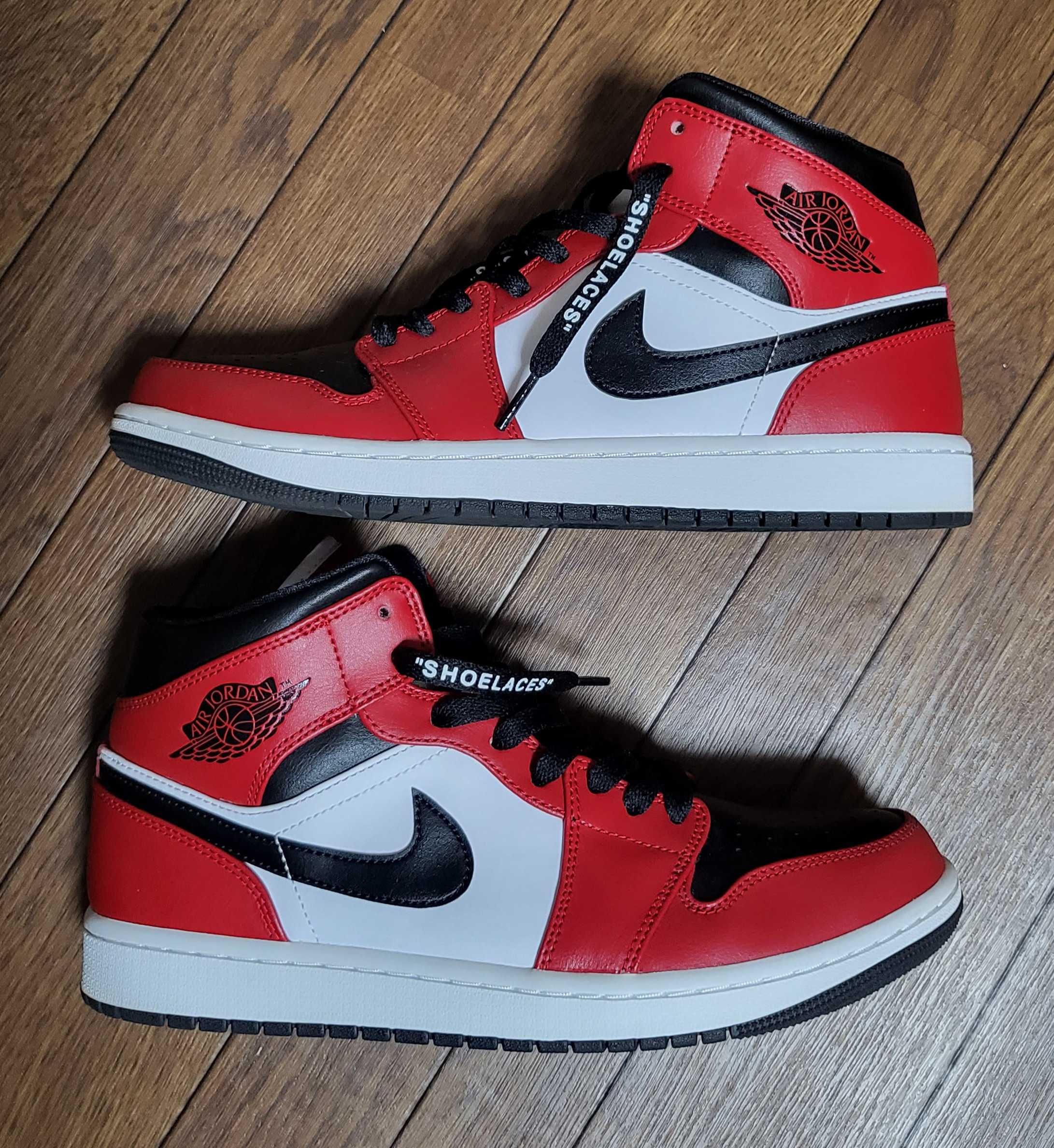 Nike Air Jordan 1 Mid "Chicago Black Toe"