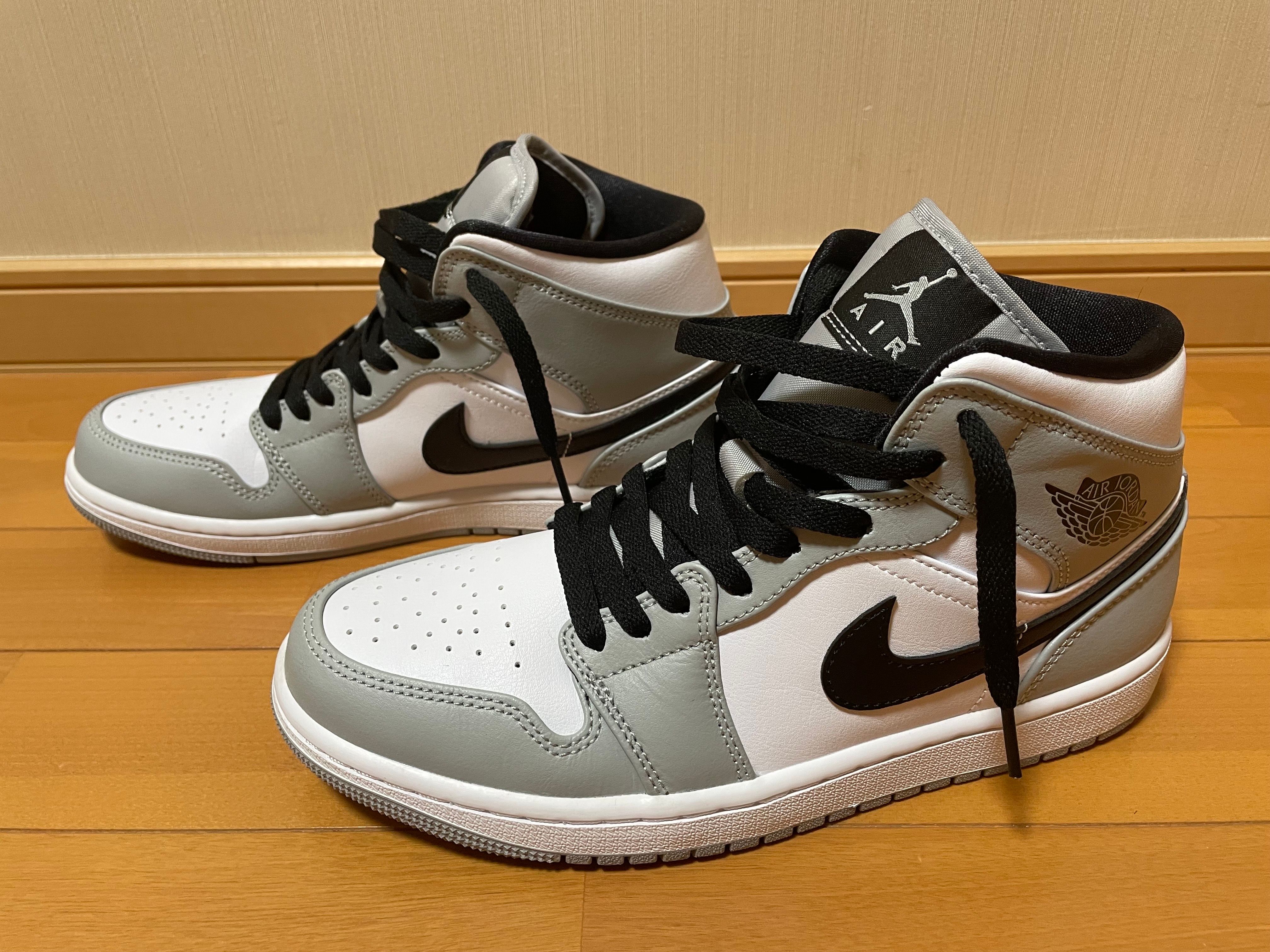 Nike Air Jordan 1 Mid "Light Smoke Grey/White/Black"