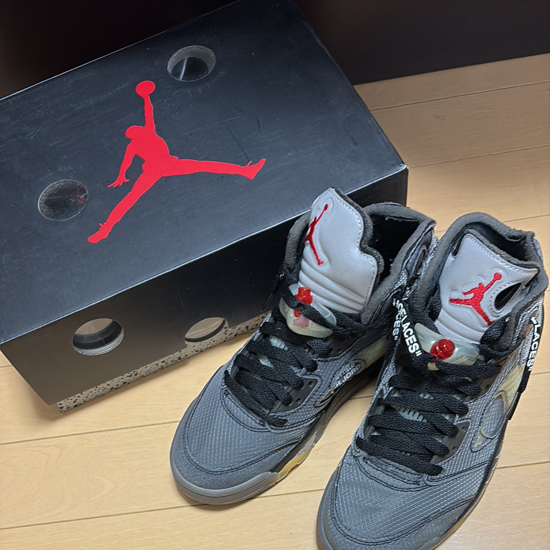 オフホワイト × ナイキ エアジョーダン5 "ブラック/モスリン/ファイヤーレッド"