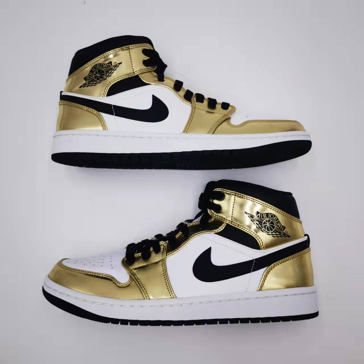 NIKE AIR JORDAN 1 MID SE "METALLIC GOLD"