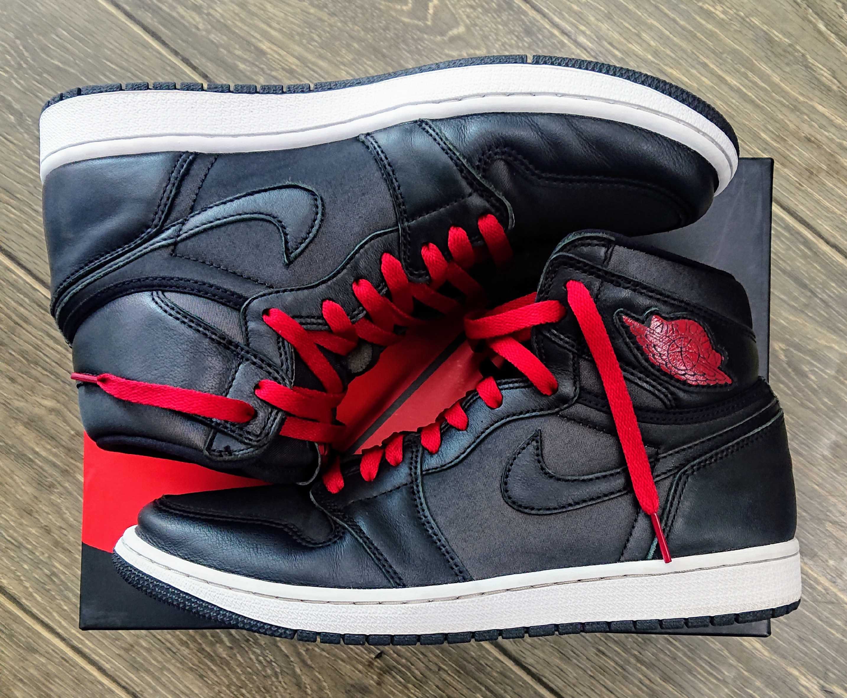 Nike Air Jordan 1 Retro High OG "Black/Metallic Silver/Gym Red"