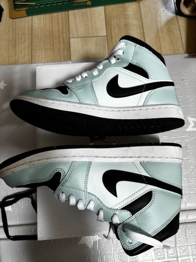 NIKE Women's AIR JORDAN 1 MID "AQUA BLUE"
