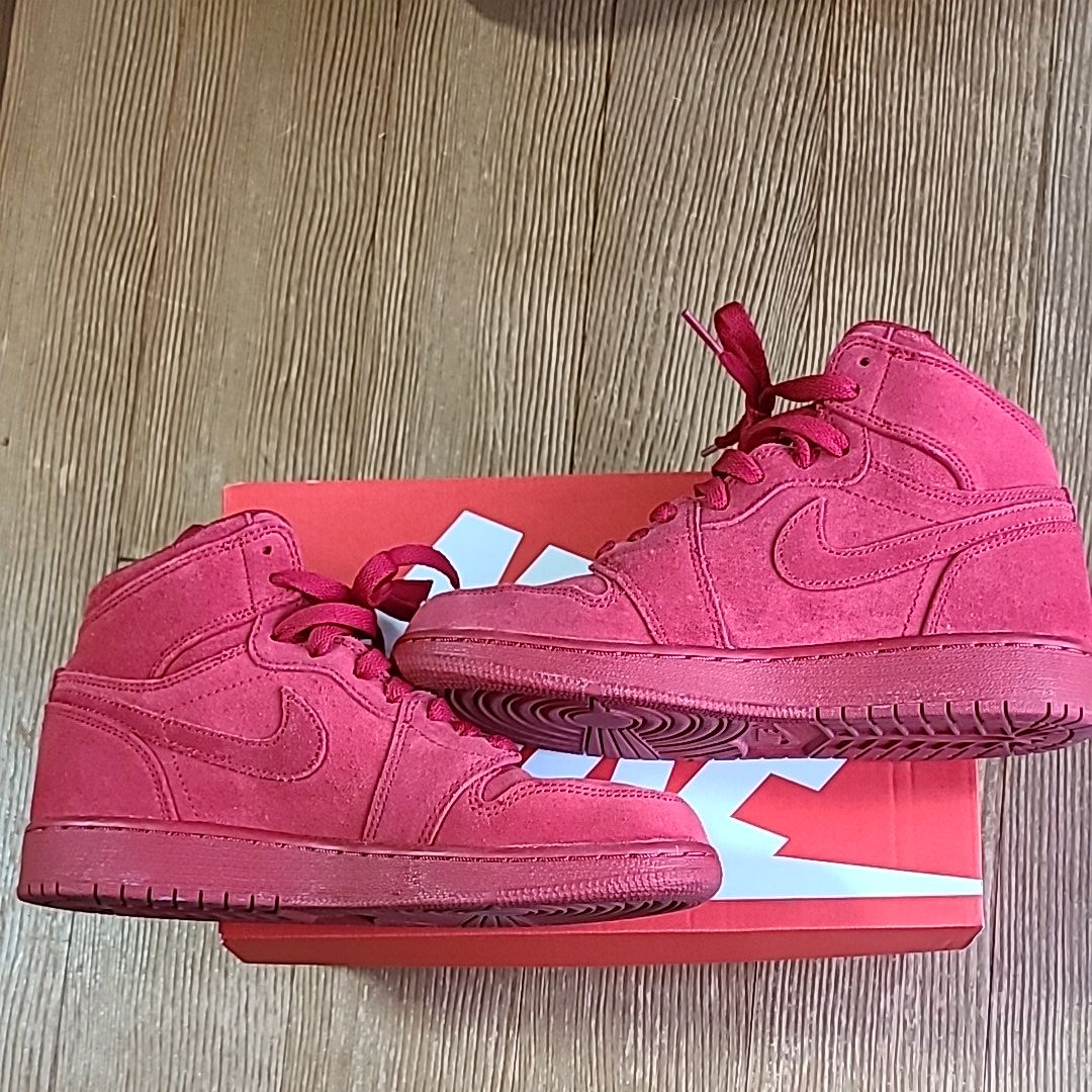 Nike Air Jordan 1 Retro High "Red Suede"