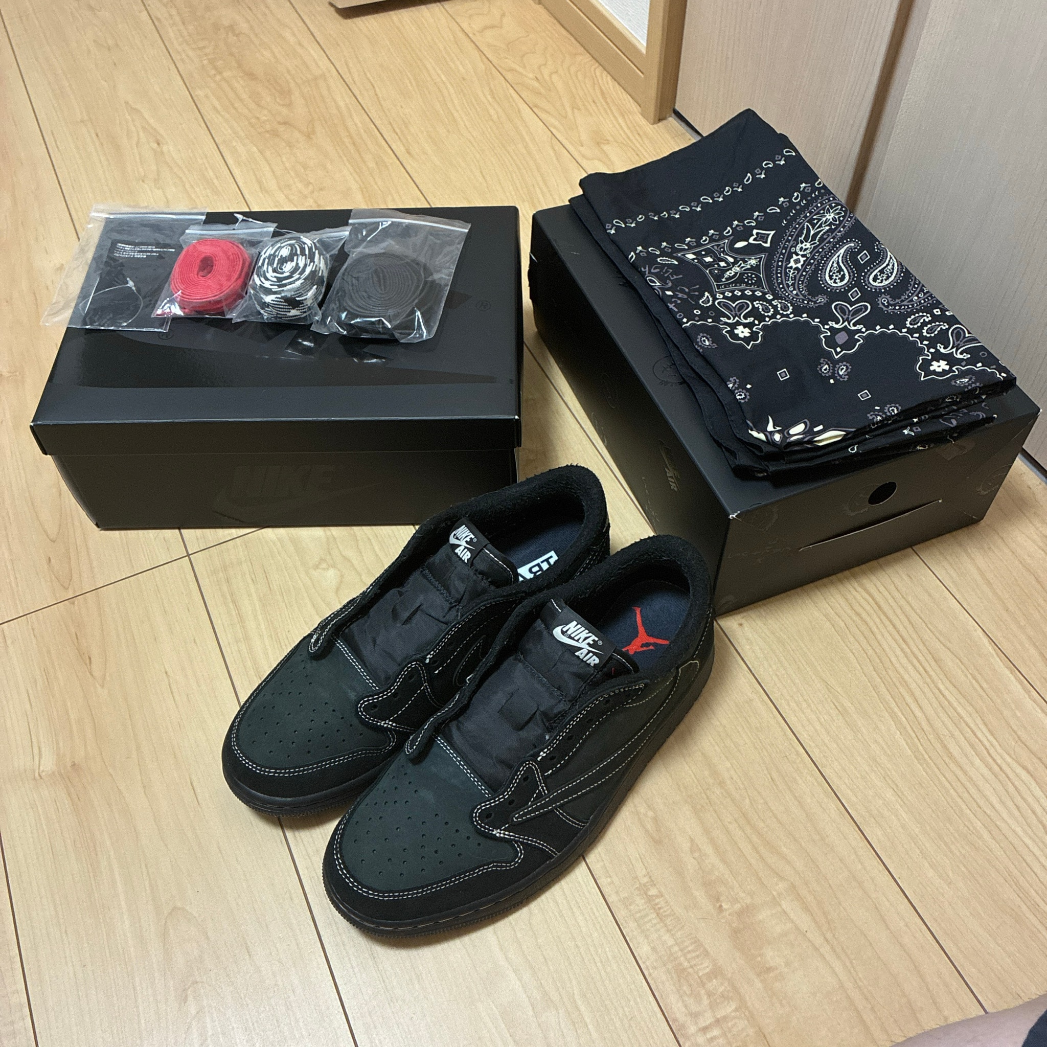 Travis Scott × Nike Air Jordan 1 Low OG SP "Black Phantom"