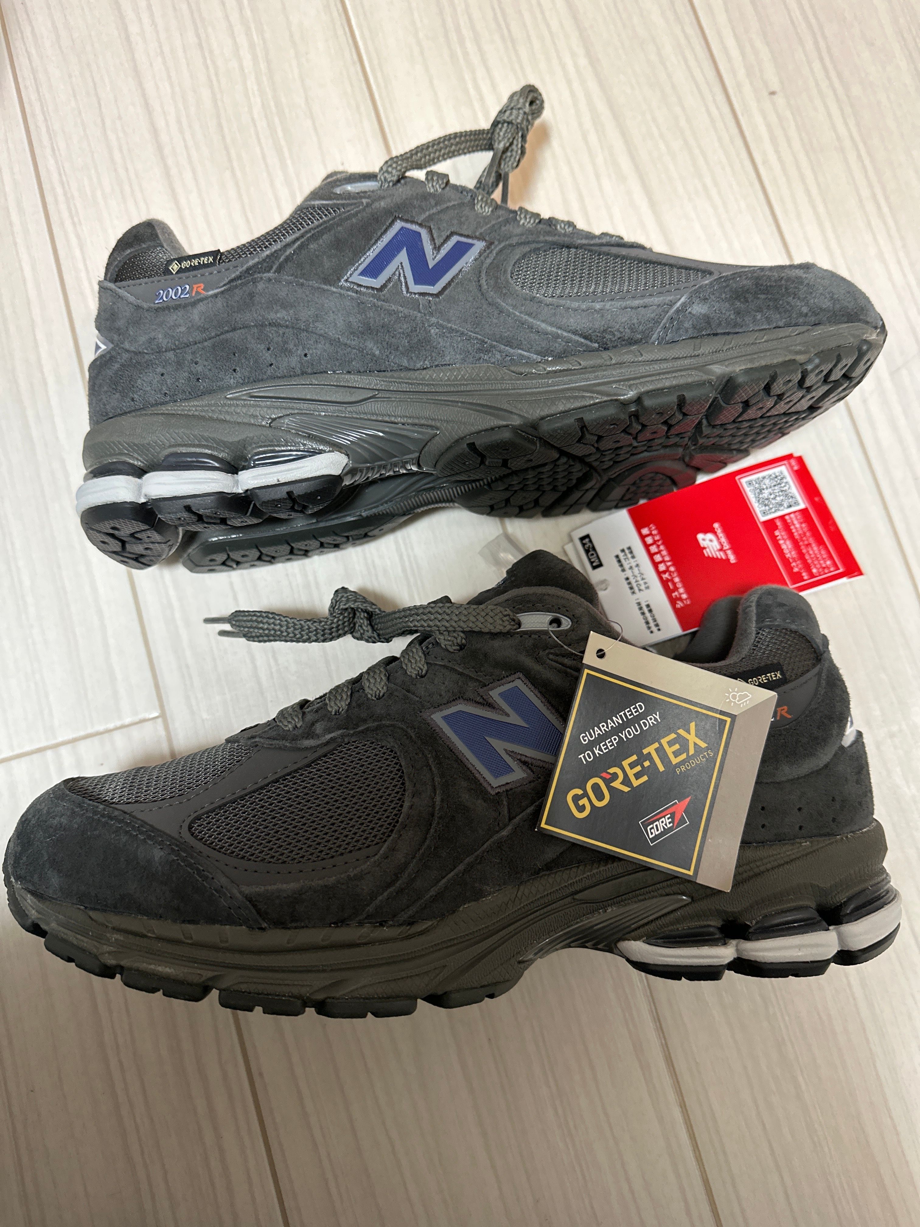 BEAMS × New Balance 2002R GORE-TEX "Charcoal"