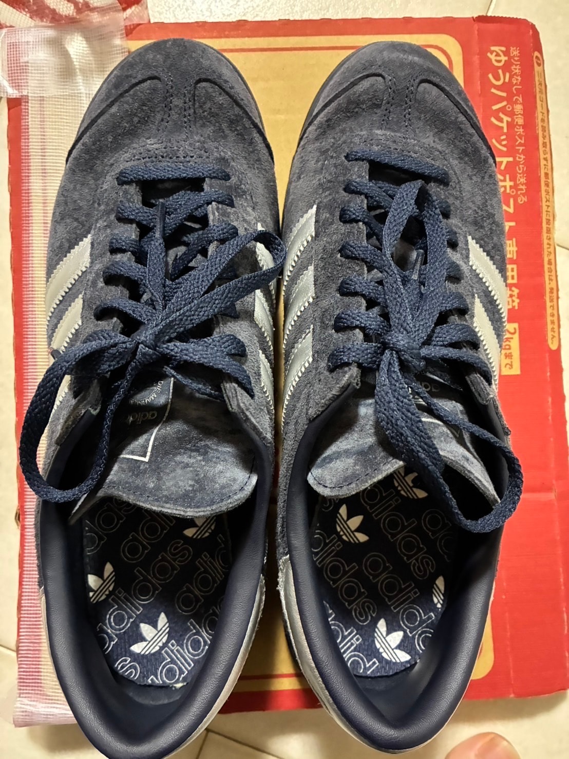 アディダス ハンブルグ "レジェンドインク/シルバーメタリック/ゴールドメタリック"