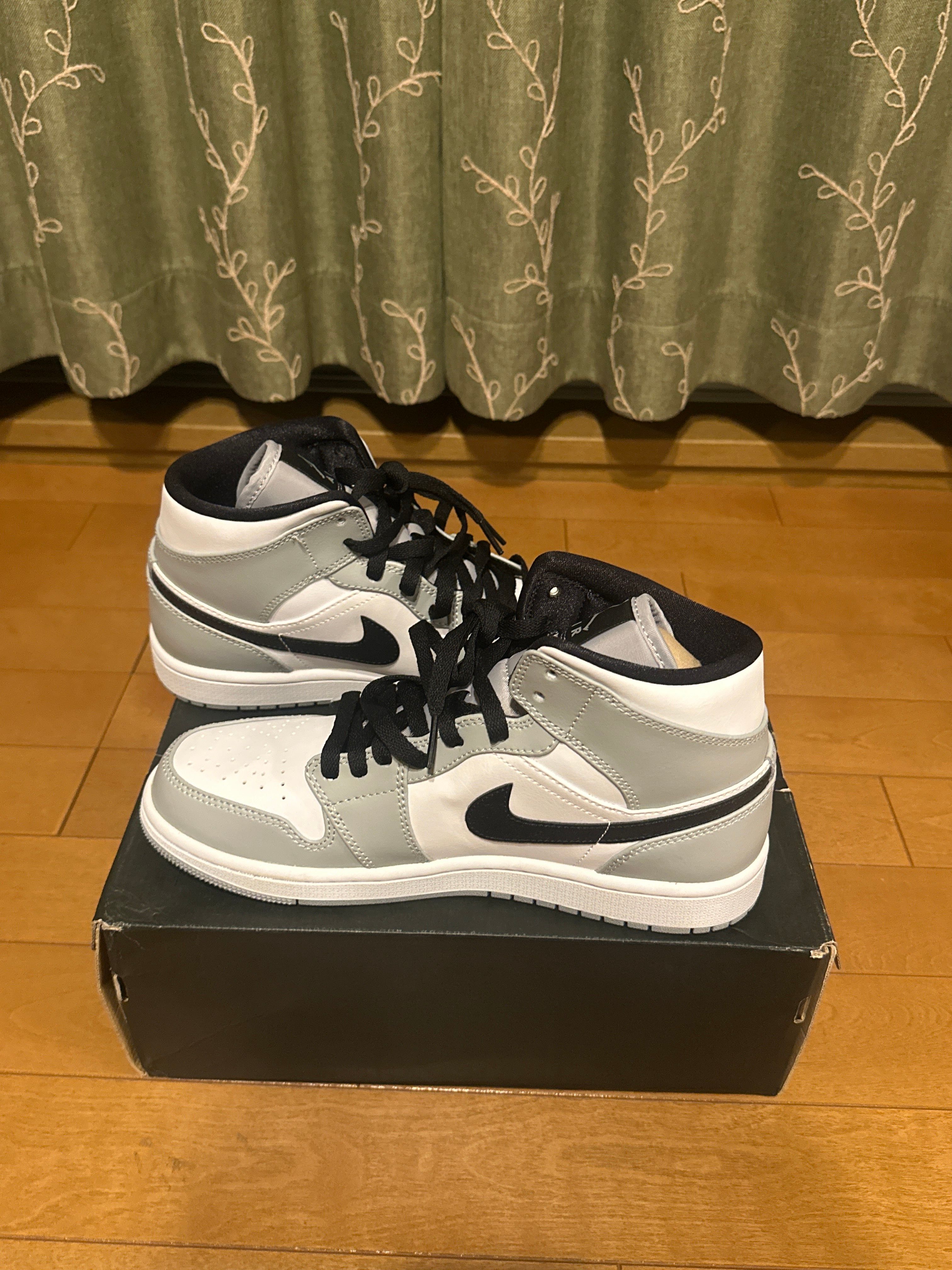 Nike Air Jordan 1 Mid "Light Smoke Grey/White/Black"