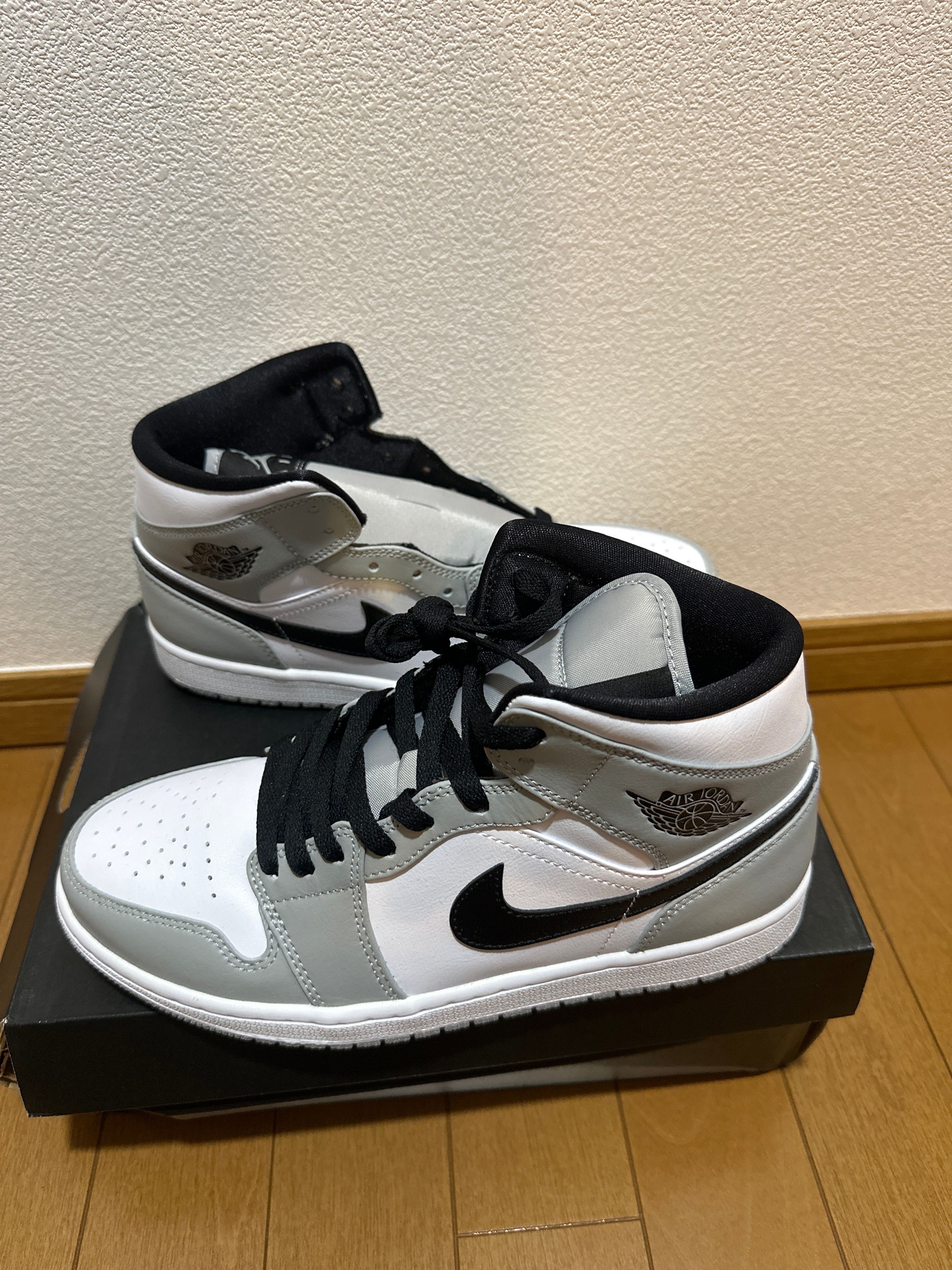 Nike Air Jordan 1 Mid "Light Smoke Grey/White/Black"