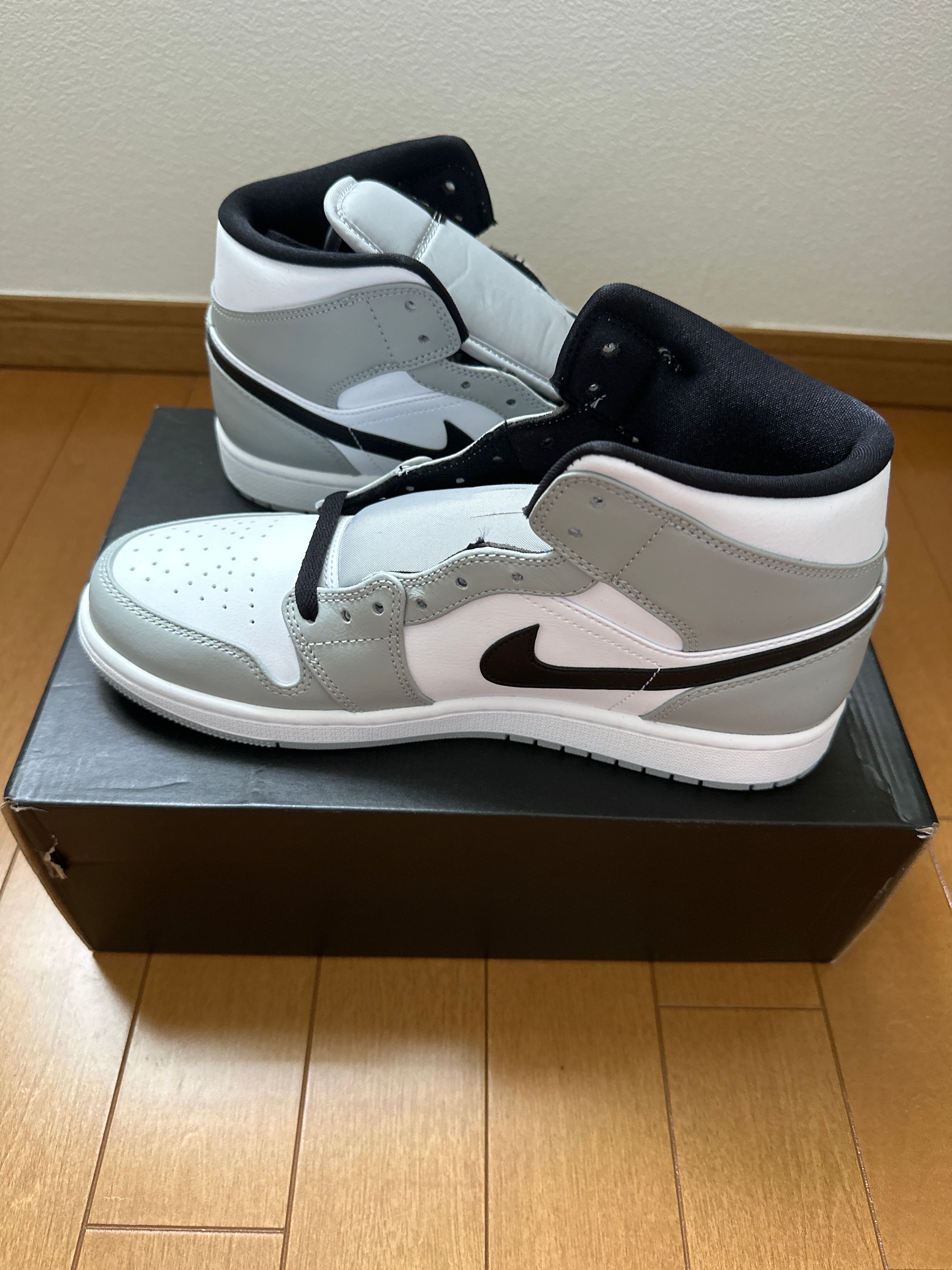 Nike Air Jordan 1 Mid "Light Smoke Grey/White/Black"