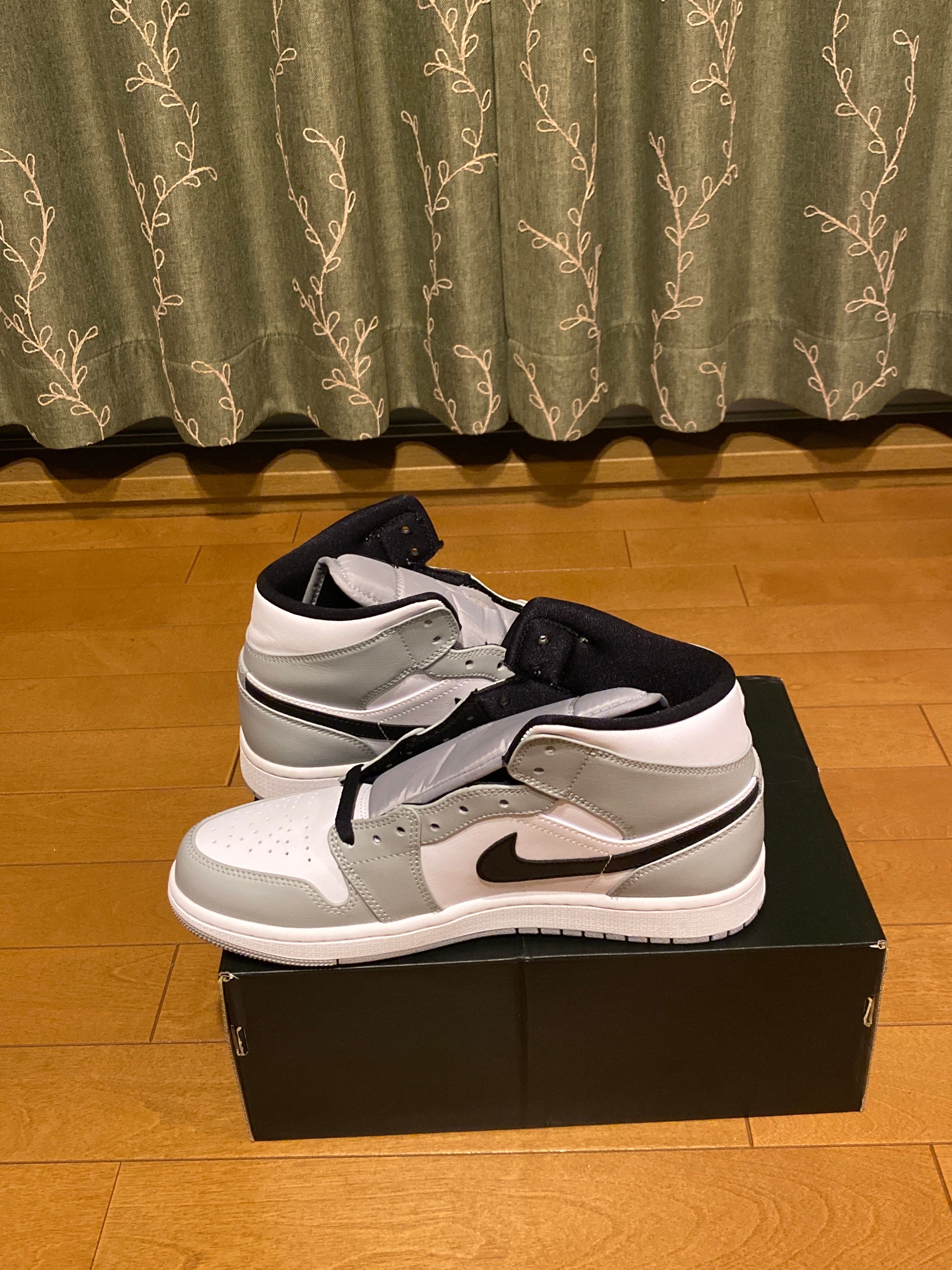 Nike Air Jordan 1 Mid "Light Smoke Grey/White/Black"