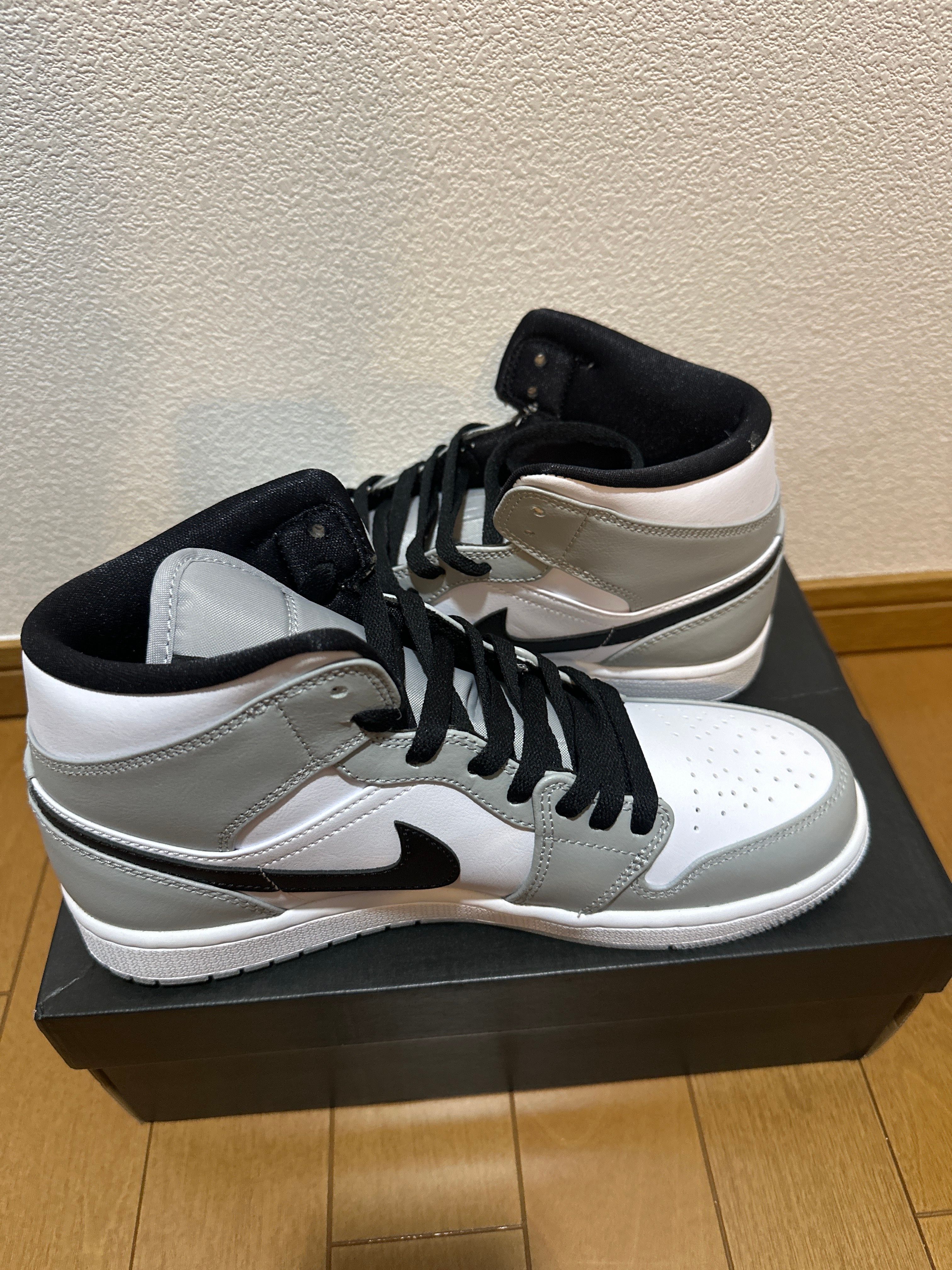 Nike Air Jordan 1 Mid "Light Smoke Grey/White/Black"