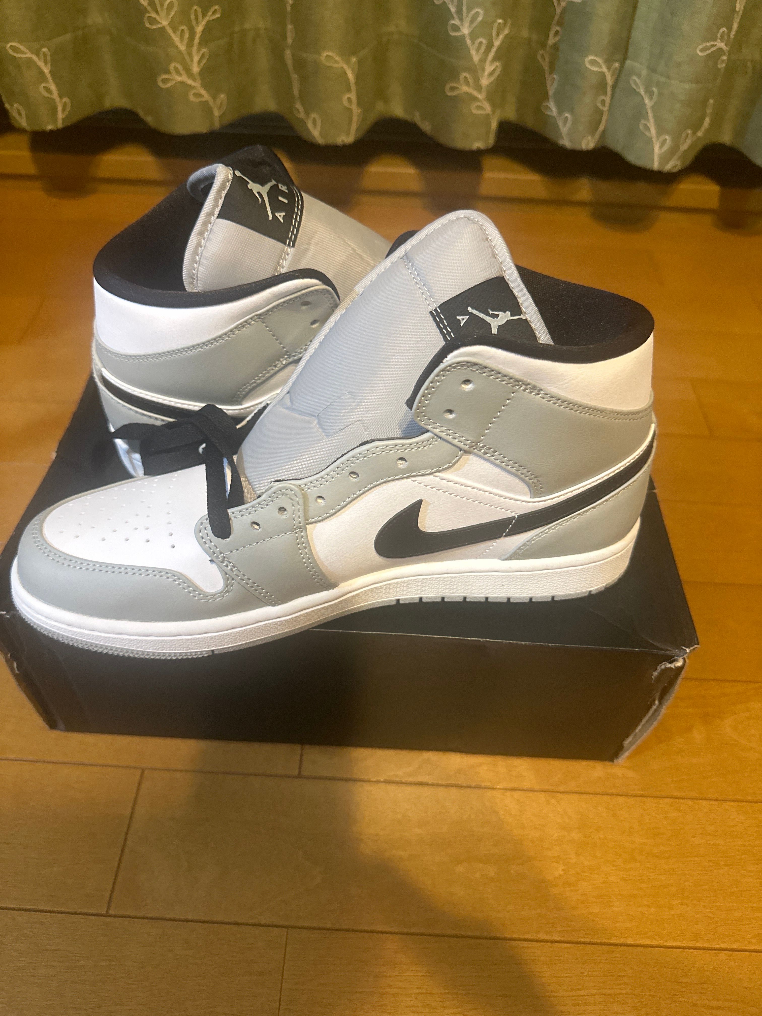 Nike Air Jordan 1 Mid "Light Smoke Grey/White/Black"
