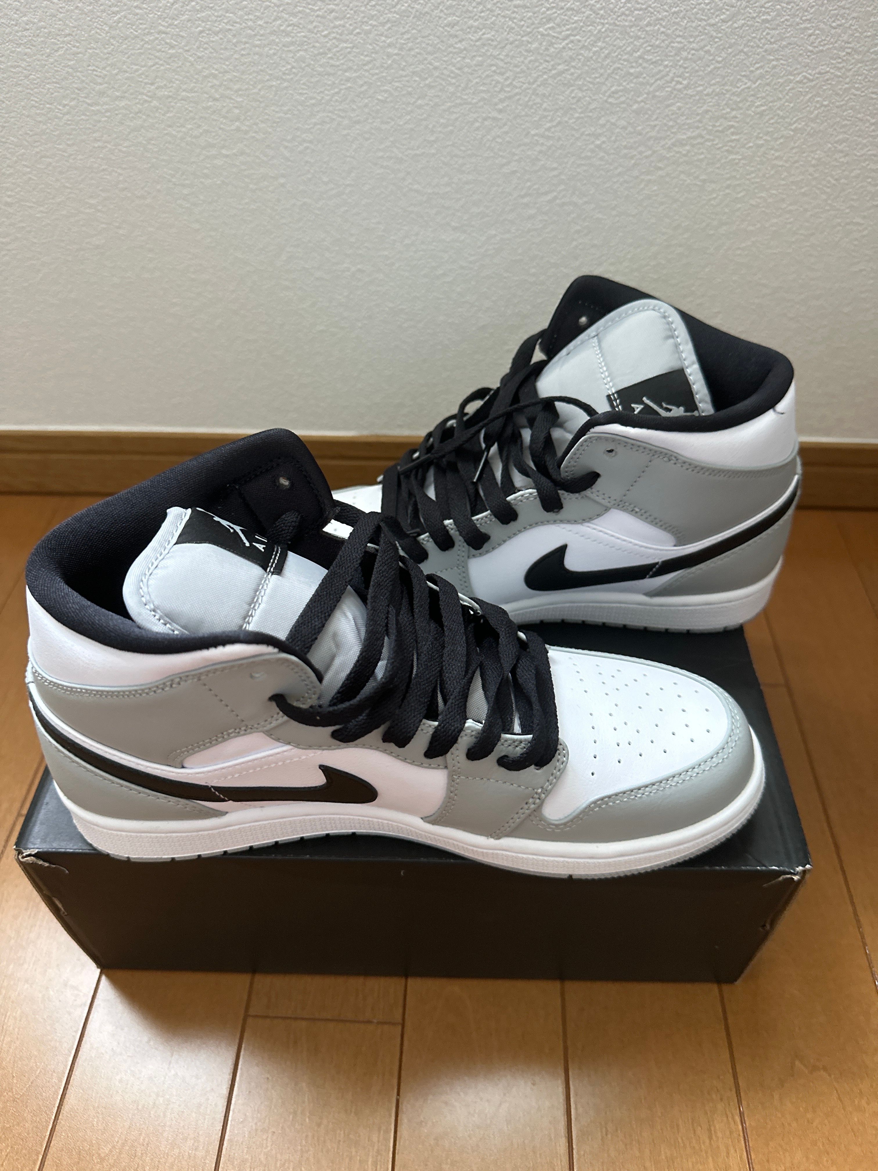 Nike Air Jordan 1 Mid "Light Smoke Grey/White/Black"