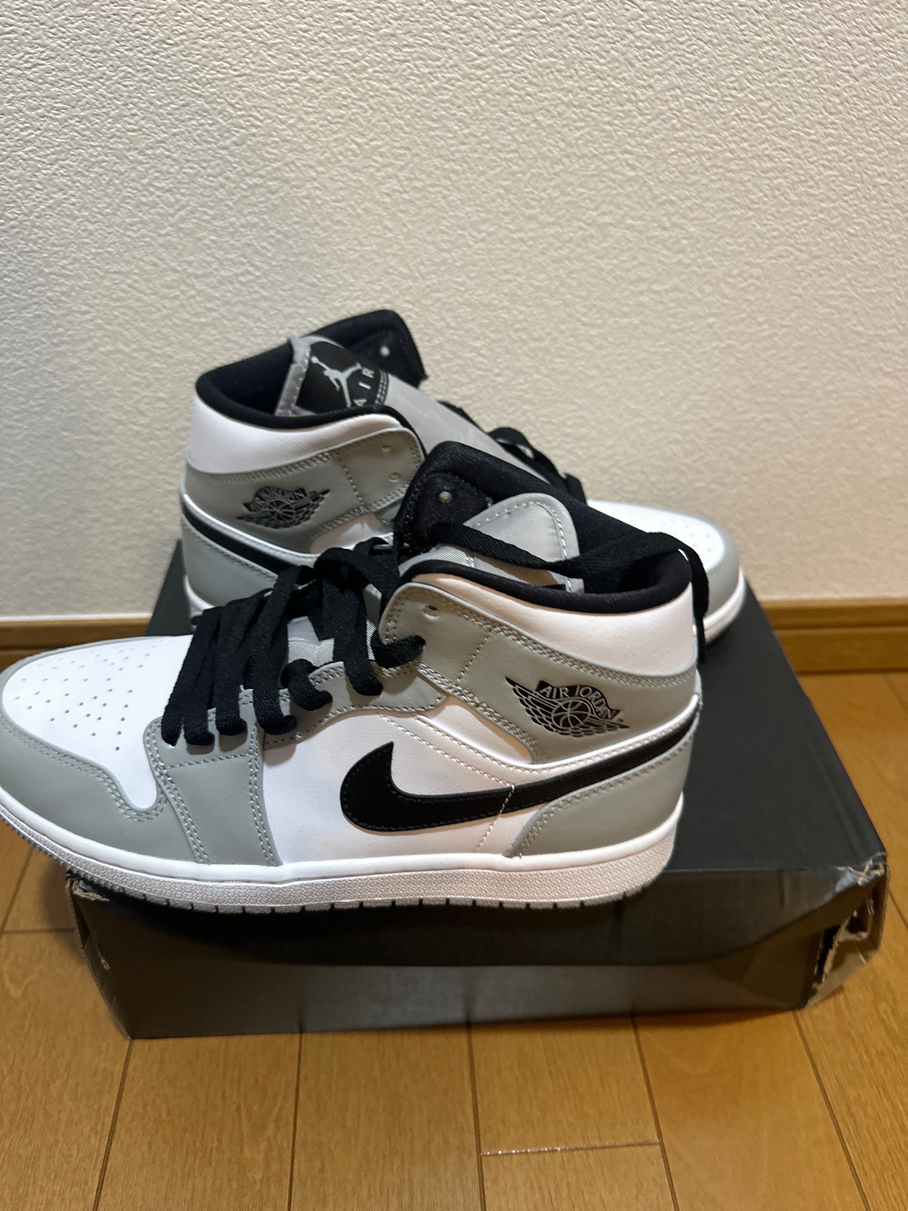 Nike Air Jordan 1 Mid "Light Smoke Grey/White/Black"