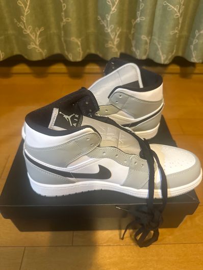 Nike Air Jordan 1 Mid "Light Smoke Grey/White/Black"