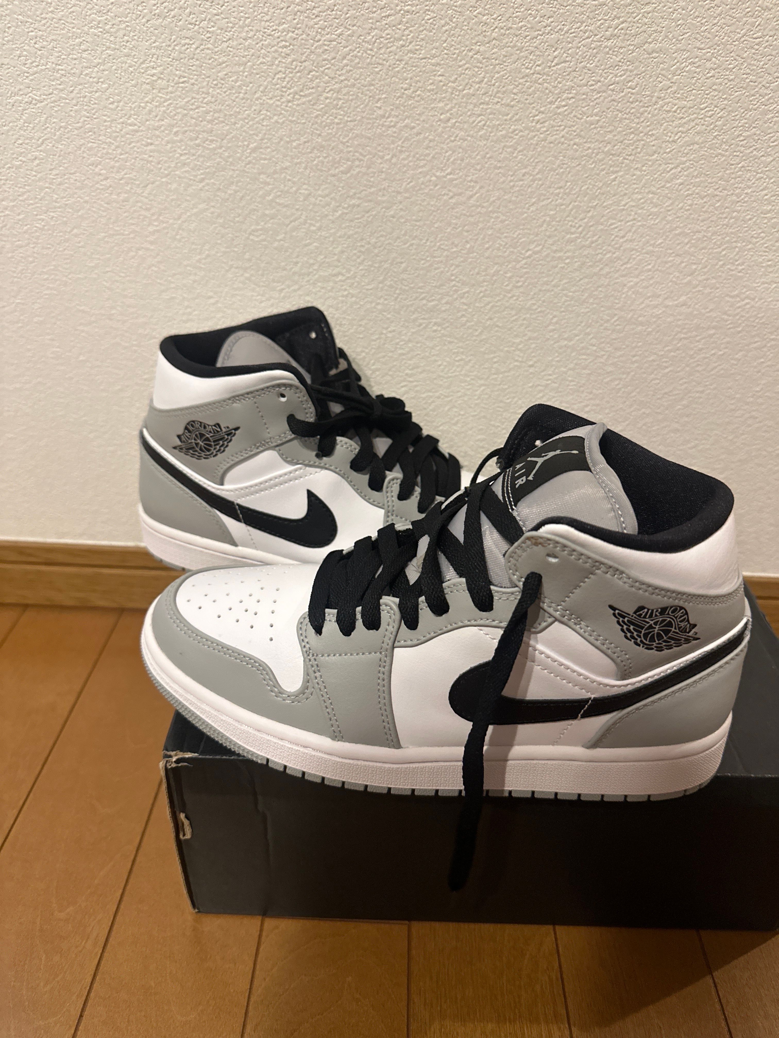 Nike Air Jordan 1 Mid "Light Smoke Grey/White/Black"