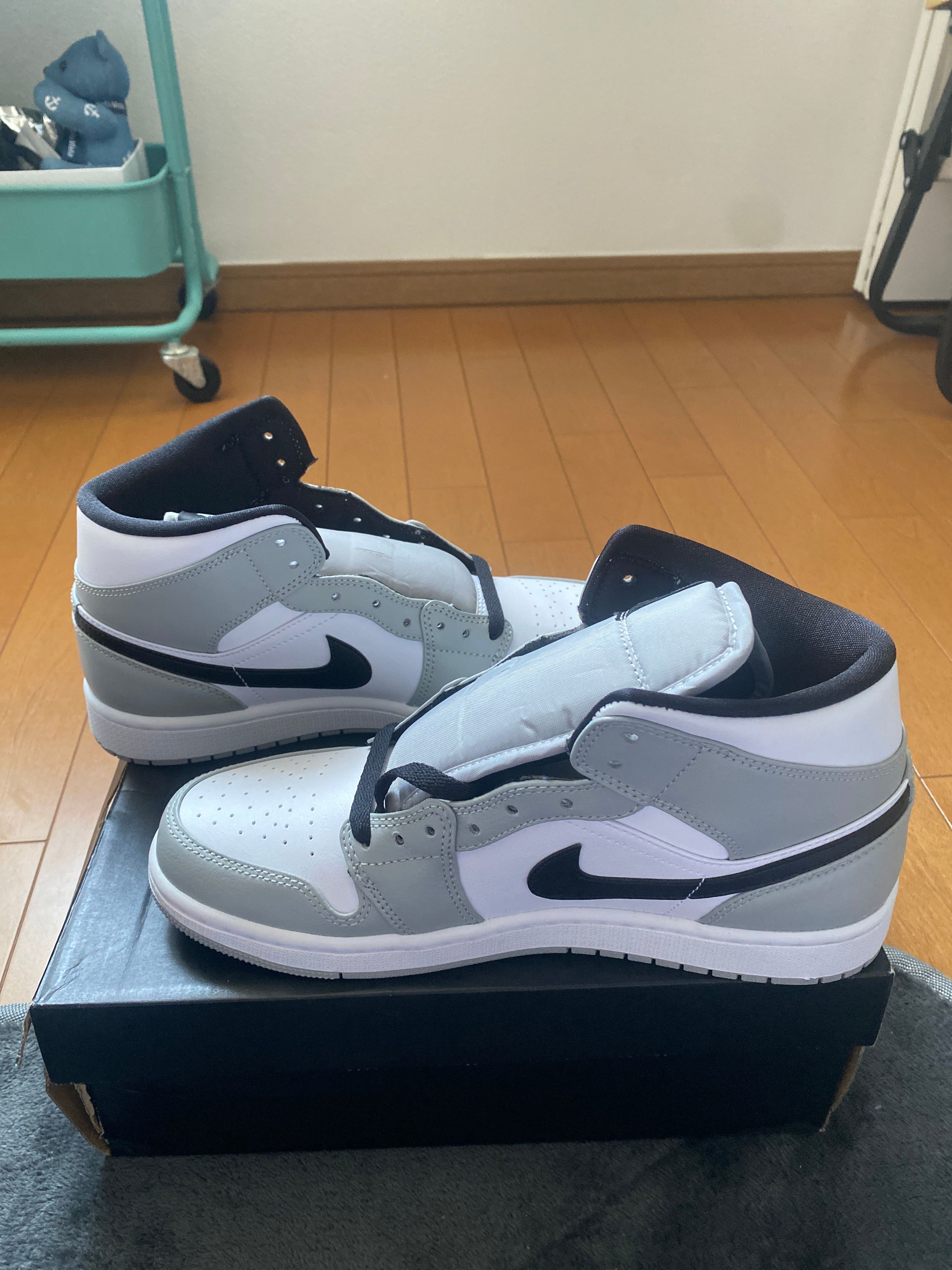 Nike Air Jordan 1 Mid "Light Smoke Grey/White/Black"