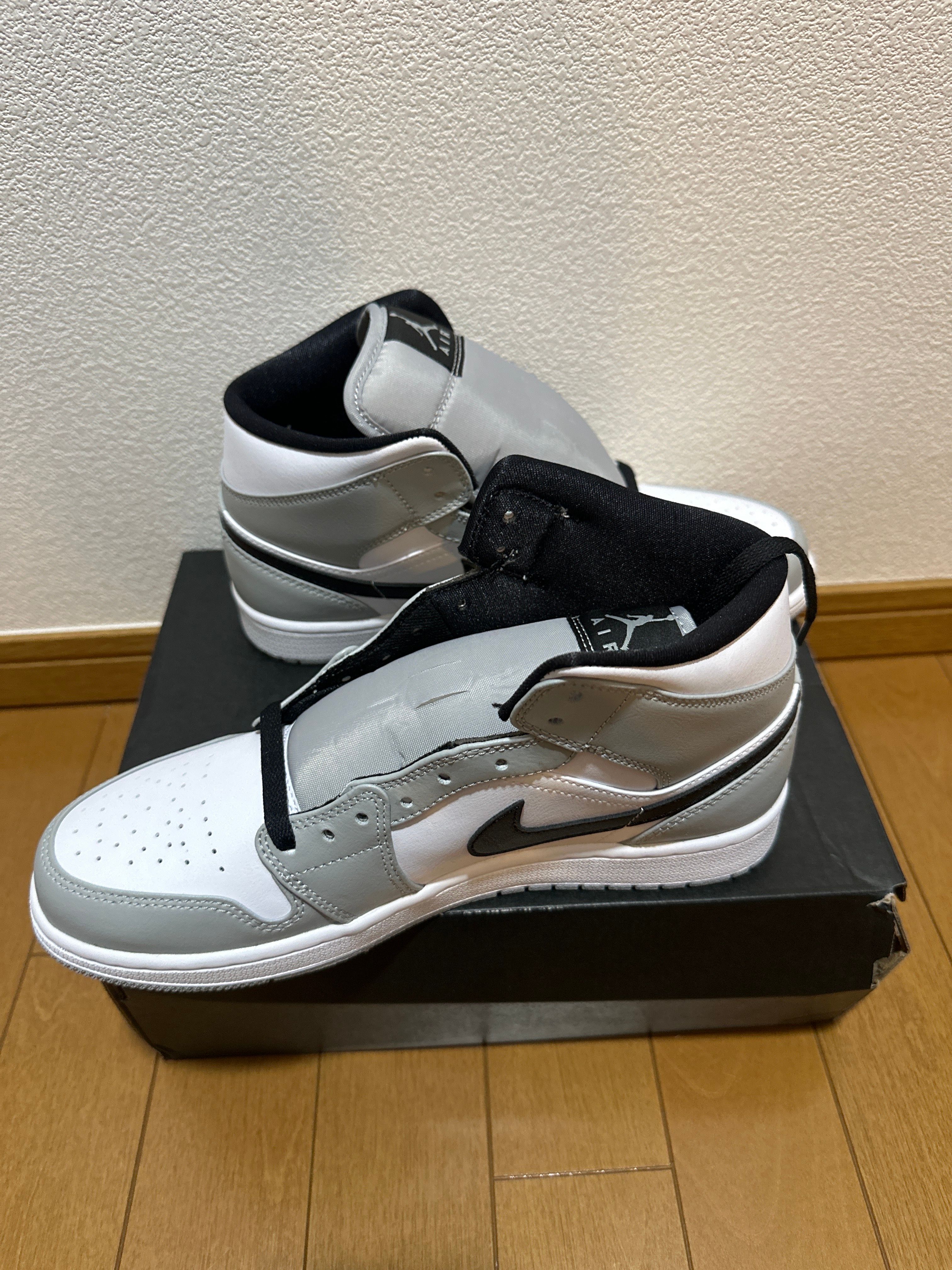 Nike Air Jordan 1 Mid "Light Smoke Grey/White/Black"