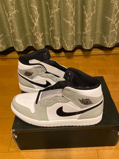 Nike Air Jordan 1 Mid "Light Smoke Grey/White/Black"