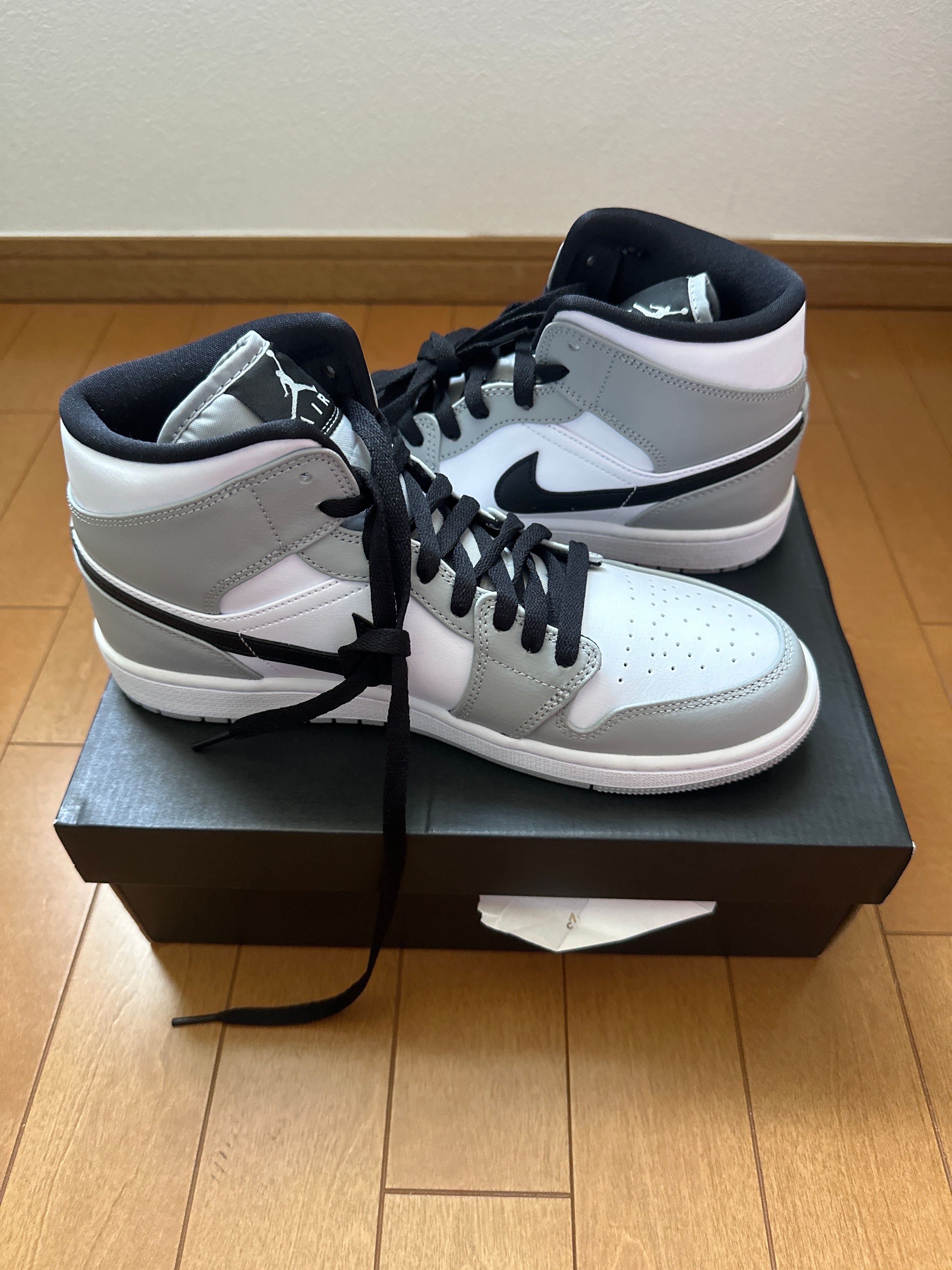 Nike Air Jordan 1 Mid "Light Smoke Grey/White/Black"