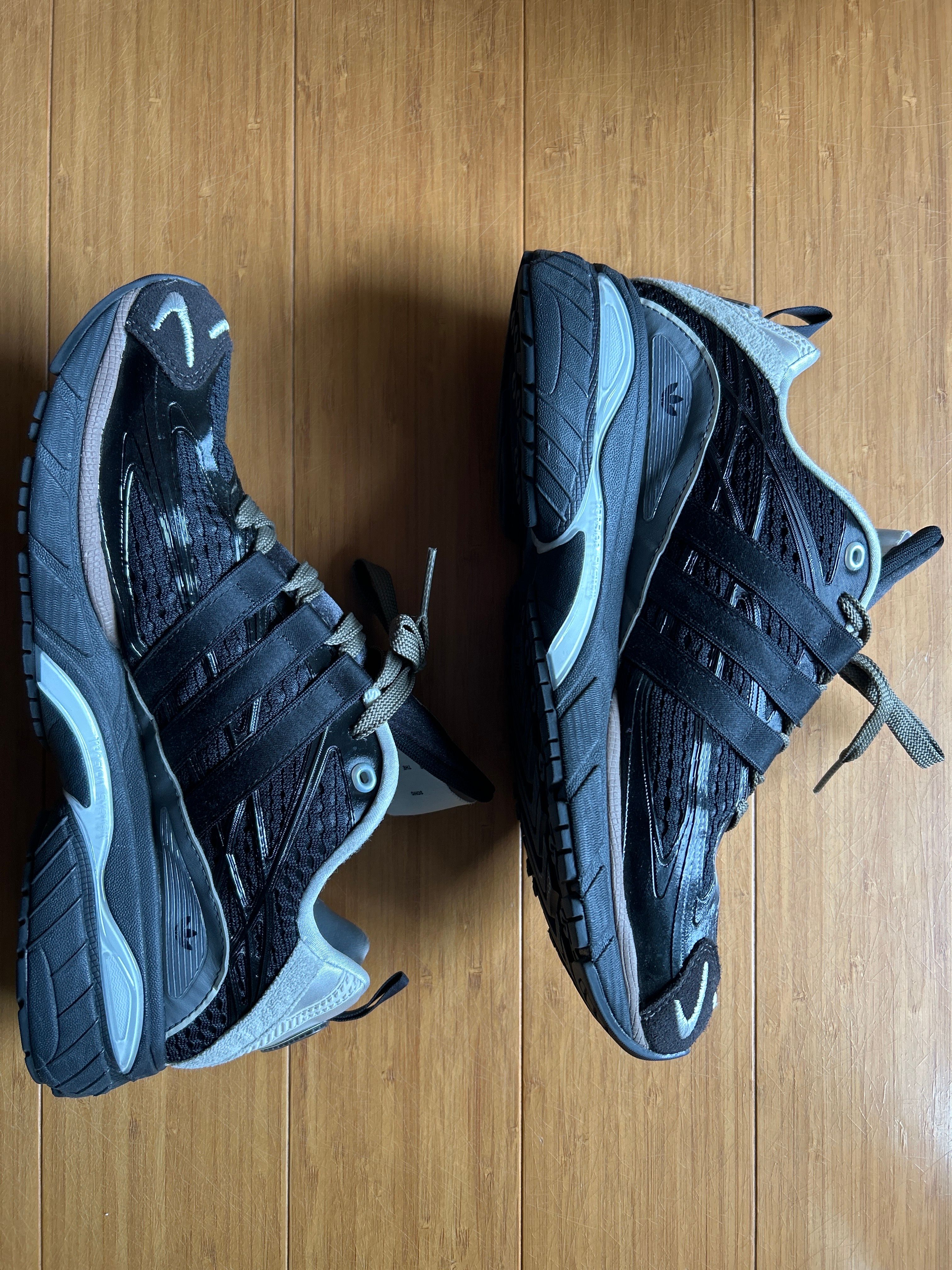 ソングフォーザミュート × アディダスオリジナルス アディスター クッション "コアブラック/ダークブラウン/アースストレータ"