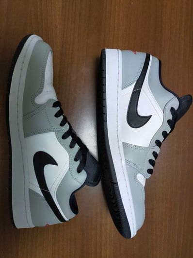 NIKE AIR JORDAN 1 LOW "LIGHT SMOKE GREY"