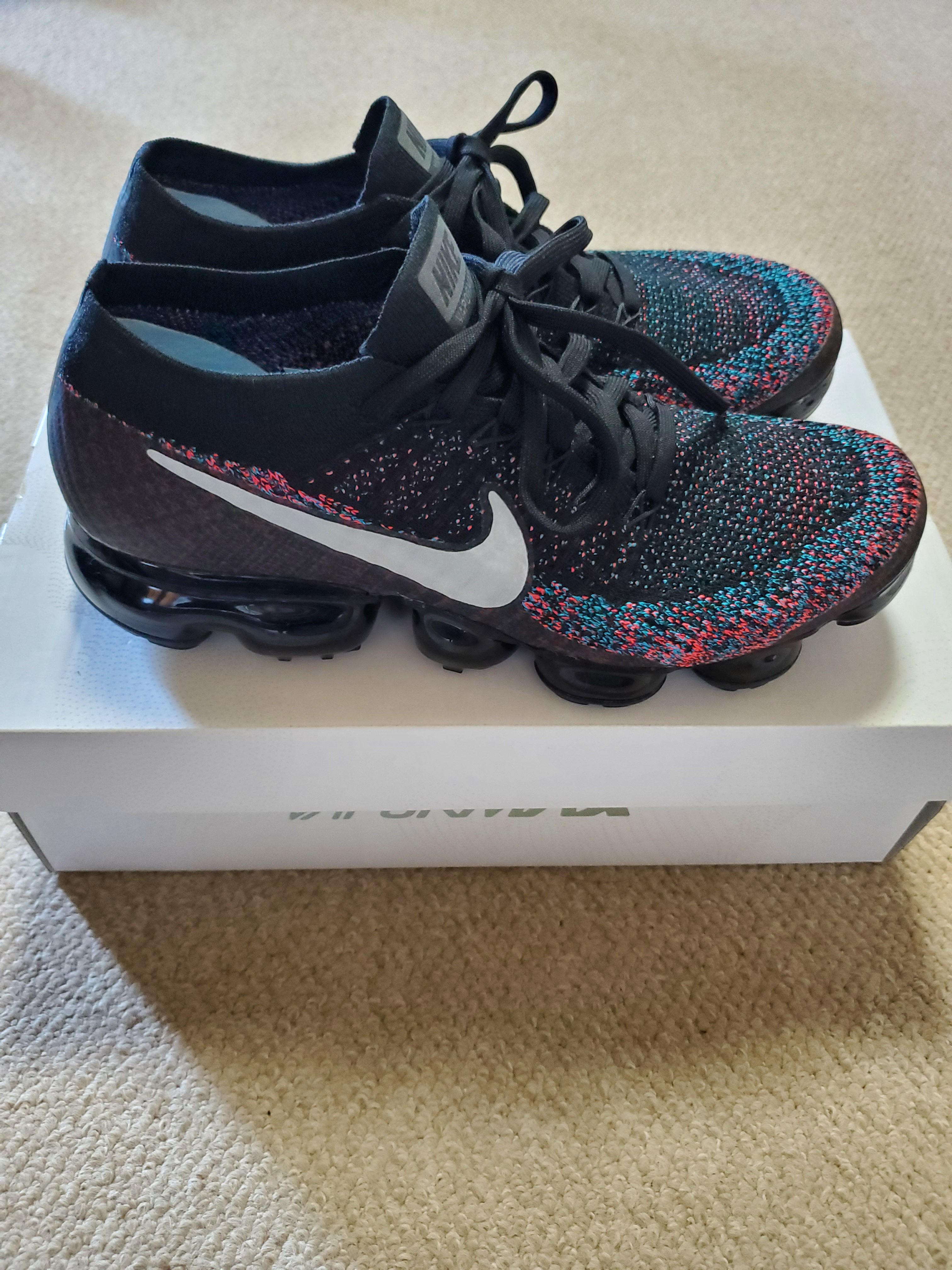 NIKE AIR VAPORMAX FLYKNIT "BLACK/HYPER PUNCH"