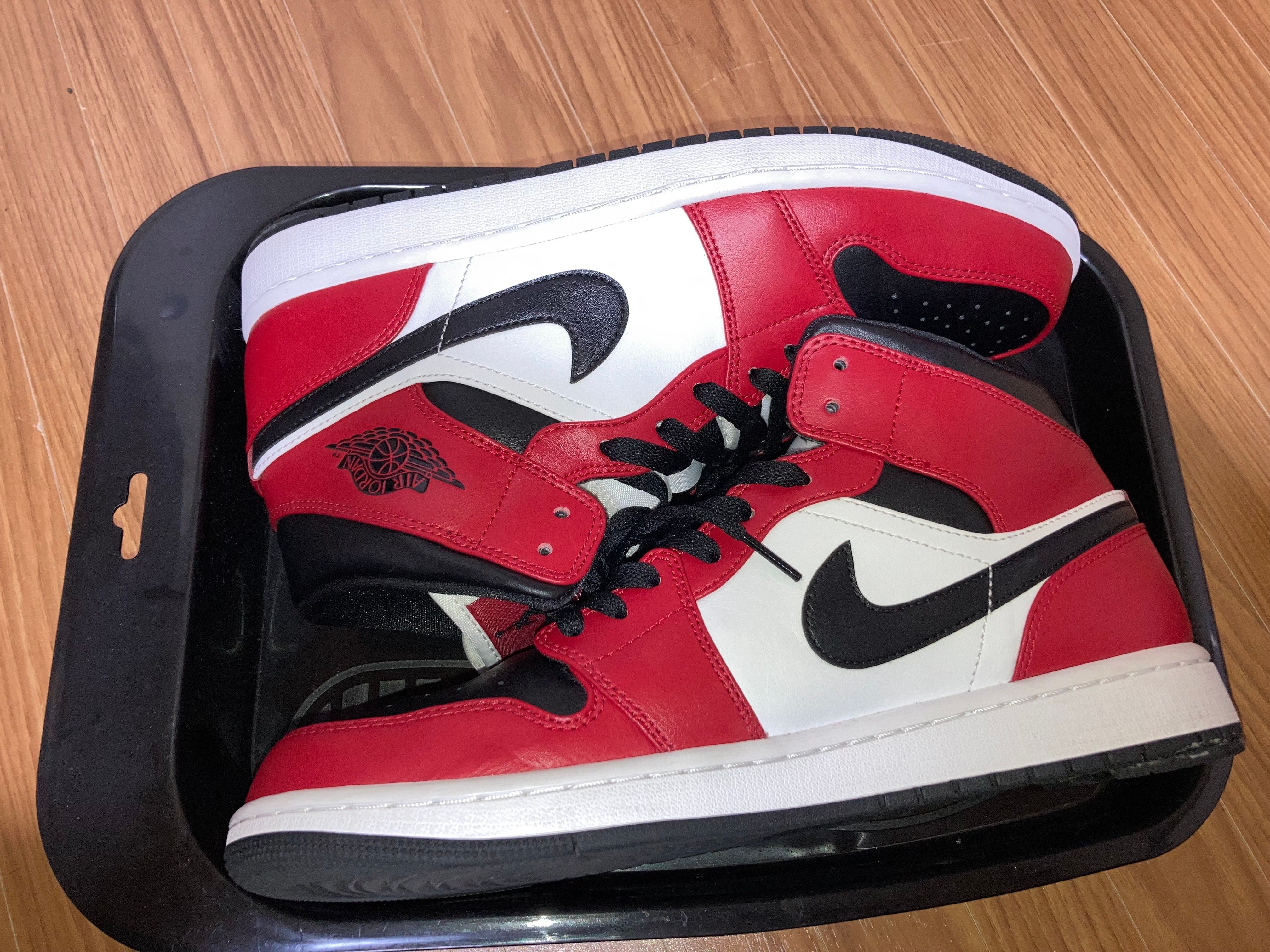 Nike Air Jordan 1 Mid "Chicago Black Toe"
