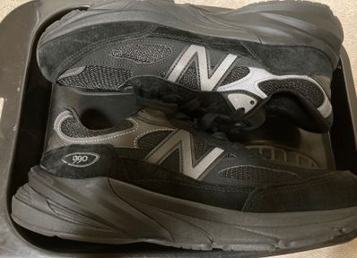 New Balance 990V6 "Triple Black"