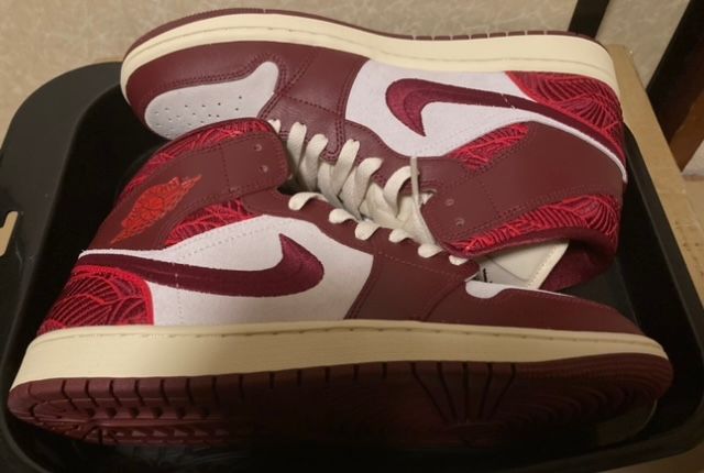 Nike Women's Air Jordan 1 Mid SE "Tiki Leaf"