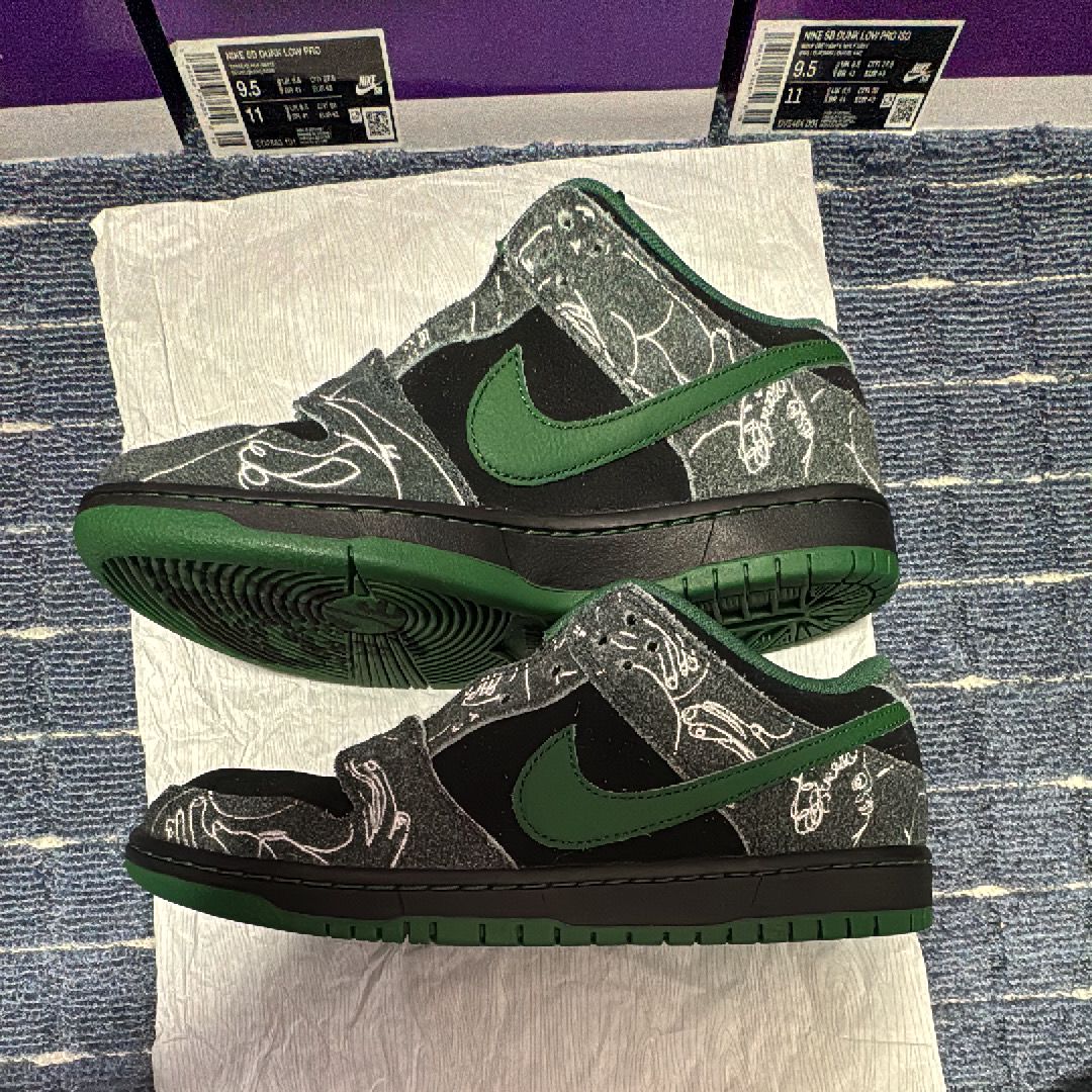 There Skateboards × Nike SB Dunk Low Pro "Anthracite and Gorge Green"