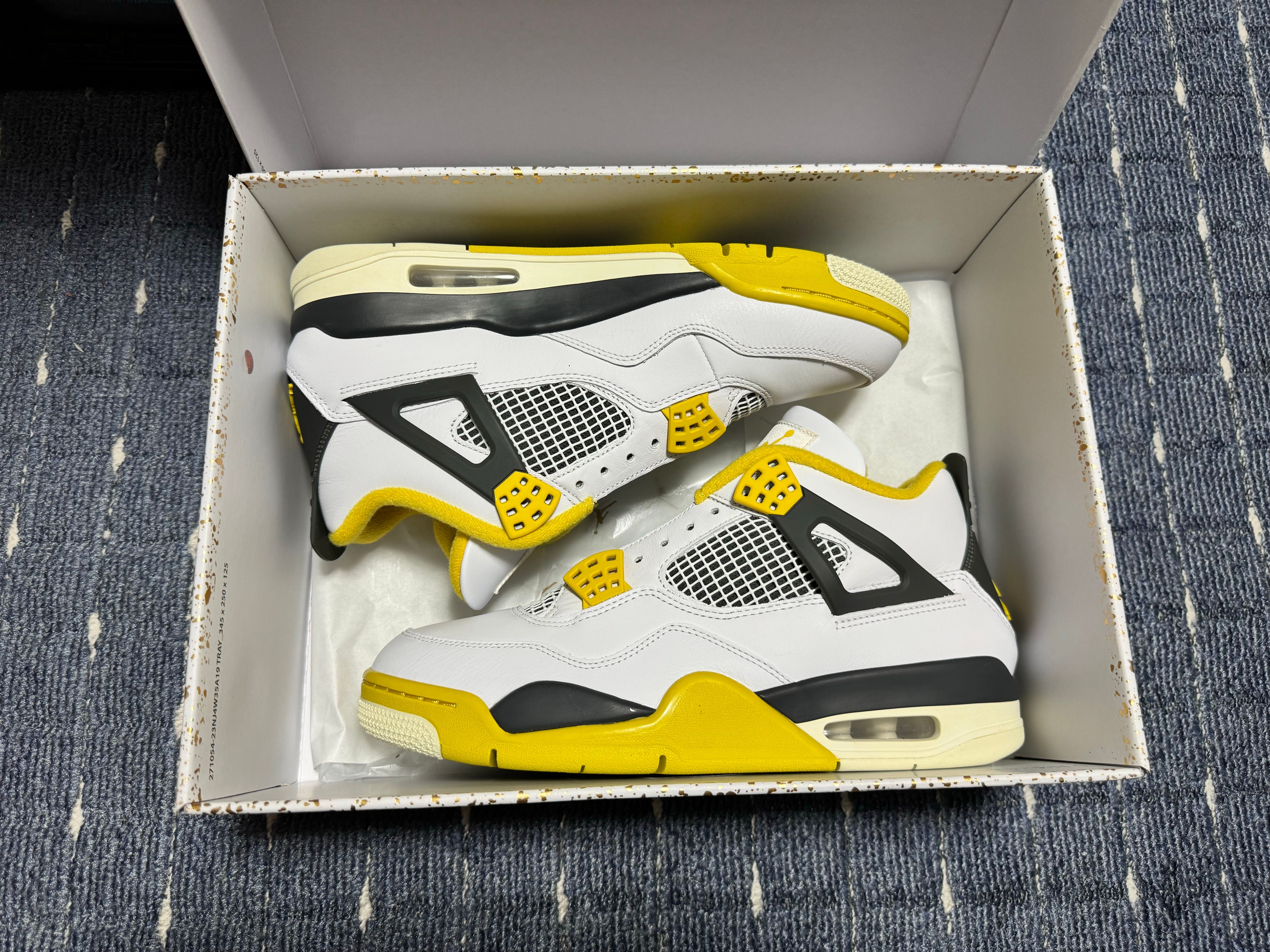 Nike Women's Air Jordan 4 Retro "Vivid Sulfur"